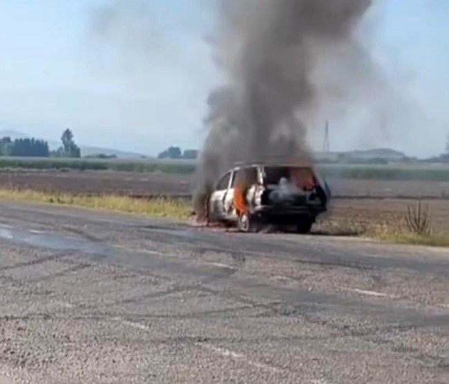 Seyir halinde yanan araç hurdaya döndü