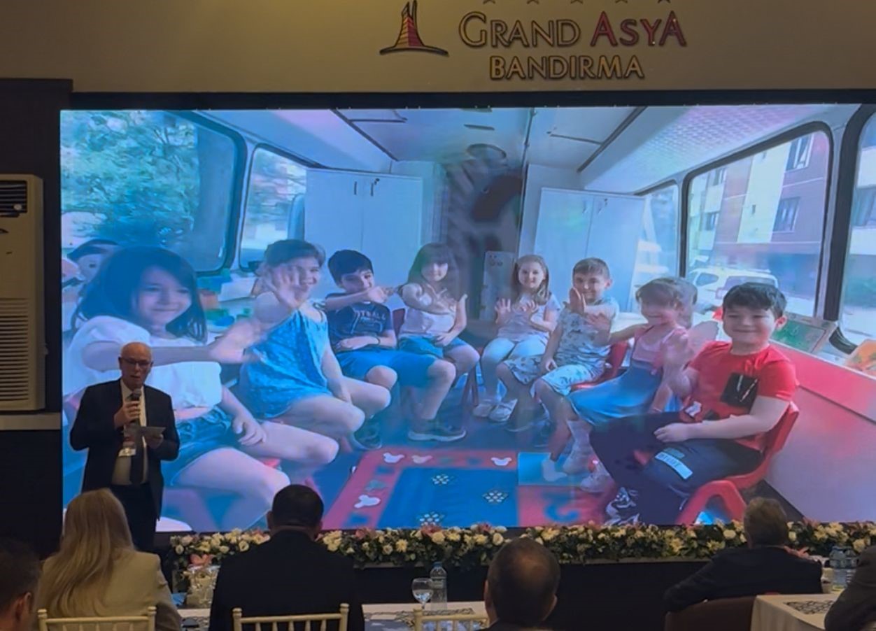 Başkan Kazım Kurt CHP’li belediye başkanlarına "Gezici Oyunevi ve Kreş" projelerini anlattı