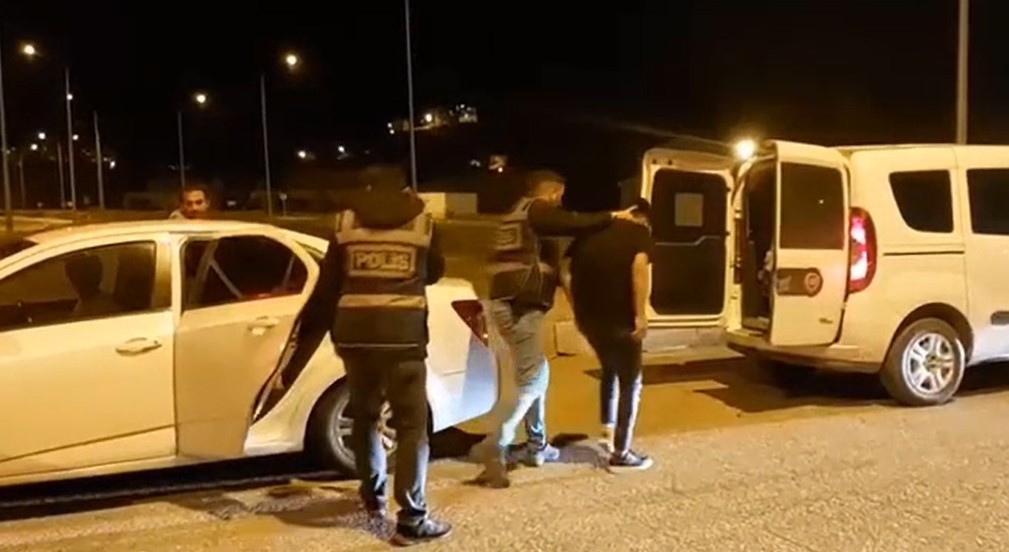 Bayburt&rsquo;ta 5 d&uuml;zensiz g&ouml;&ccedil;men yakalandı
