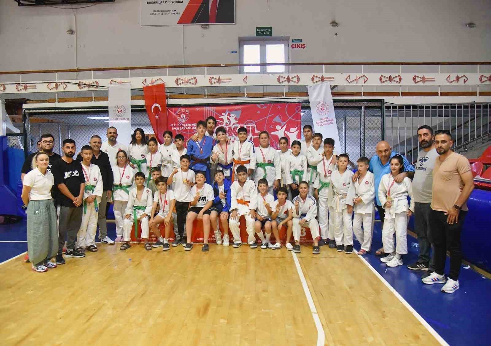 Yunusemreli judocular Mardin biletini 19 madalya ile aldı