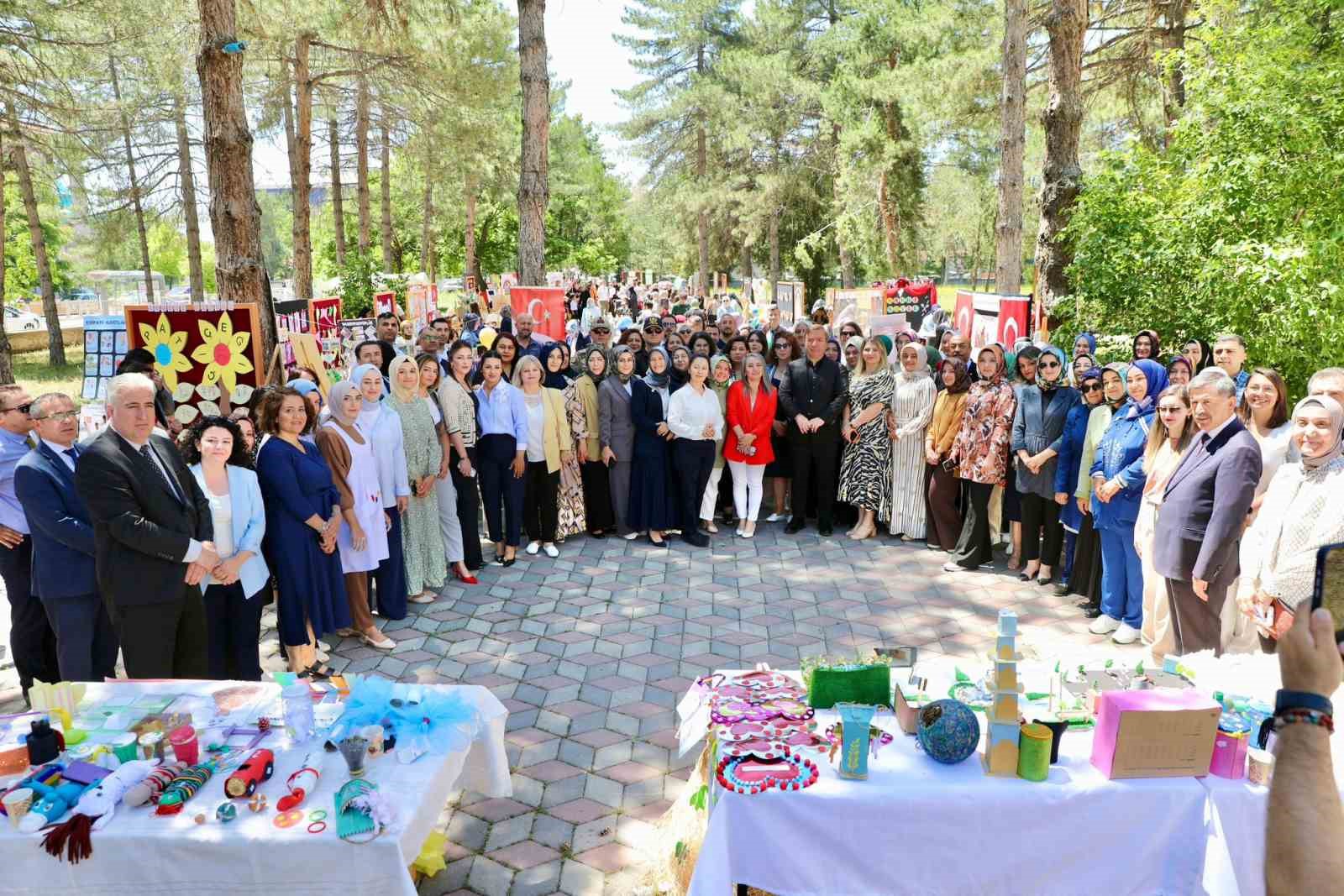 "Gelenekten Geleceğe" projesi yıl sonu sergisi düzenlendi