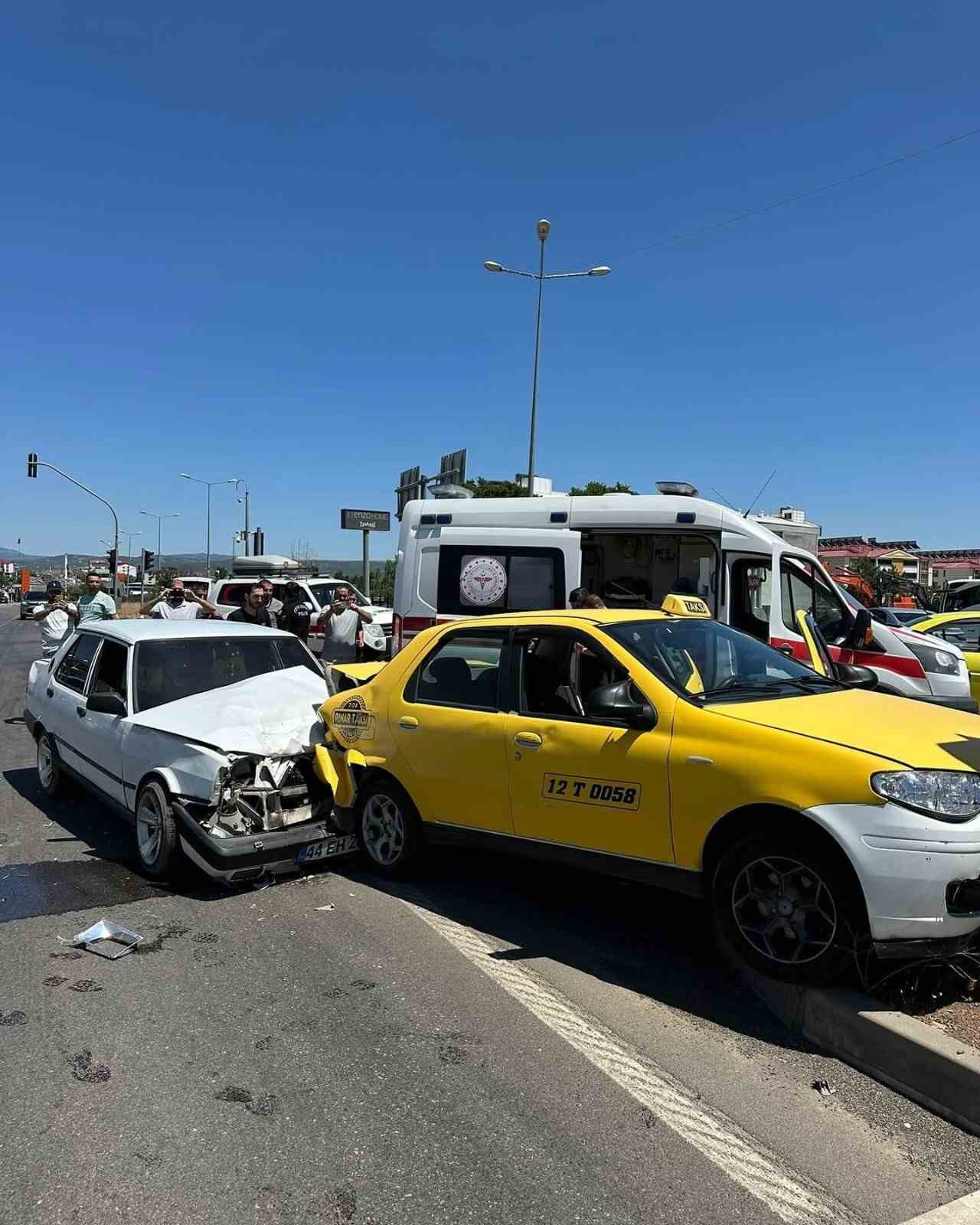 Bing&ouml;l&rsquo;de trafik kazası: 2 yaralı
