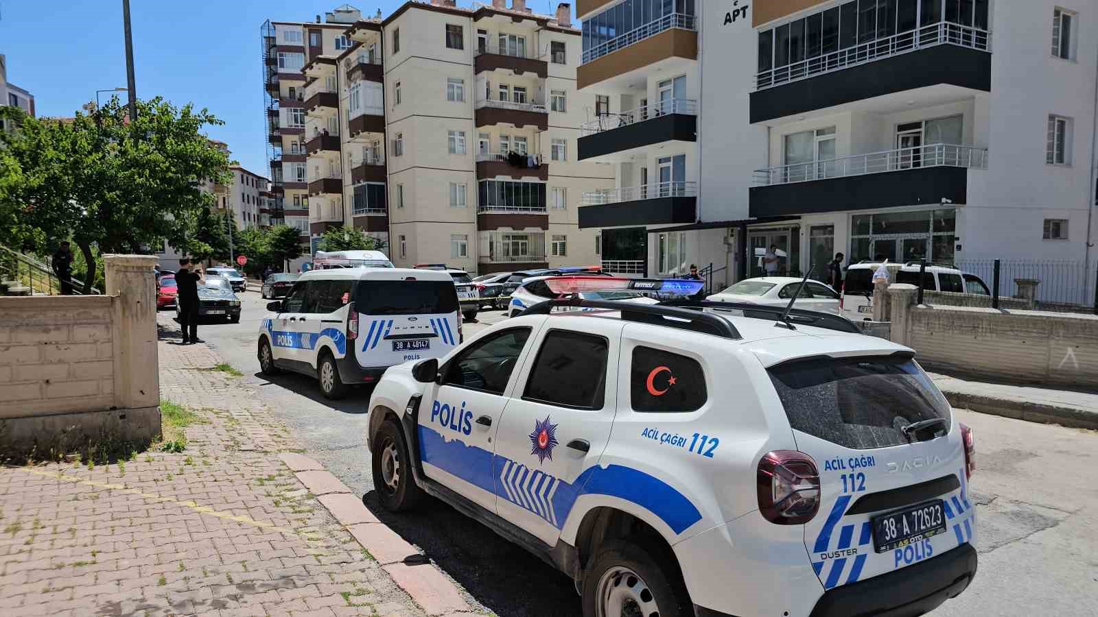 Çocukların kavgasına aileler de dahil oldu: 5’i bıçakla 6 yaralı