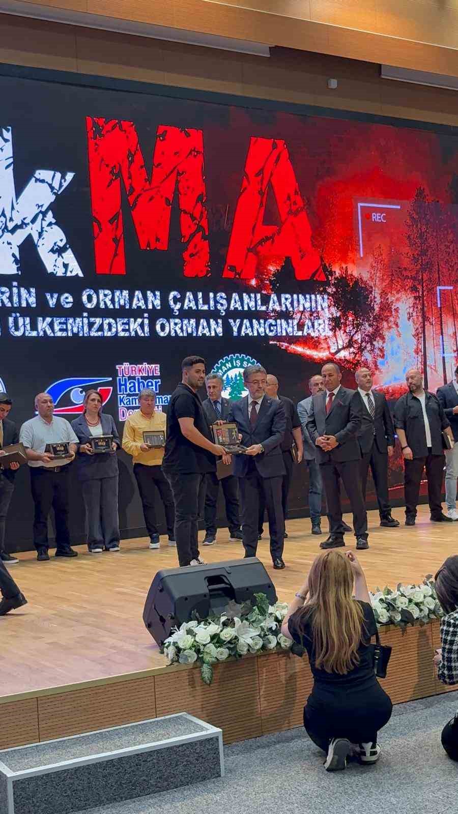 &lsquo;yakMA&rsquo; kitap lansmanında İHA&rsquo;ya 2 plaket verildi
