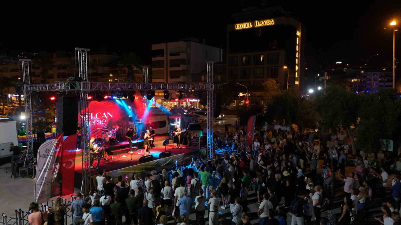 Aydın Büyükşehir Belediyesi Yaz Konserleri Kuşadası’nda devam etti