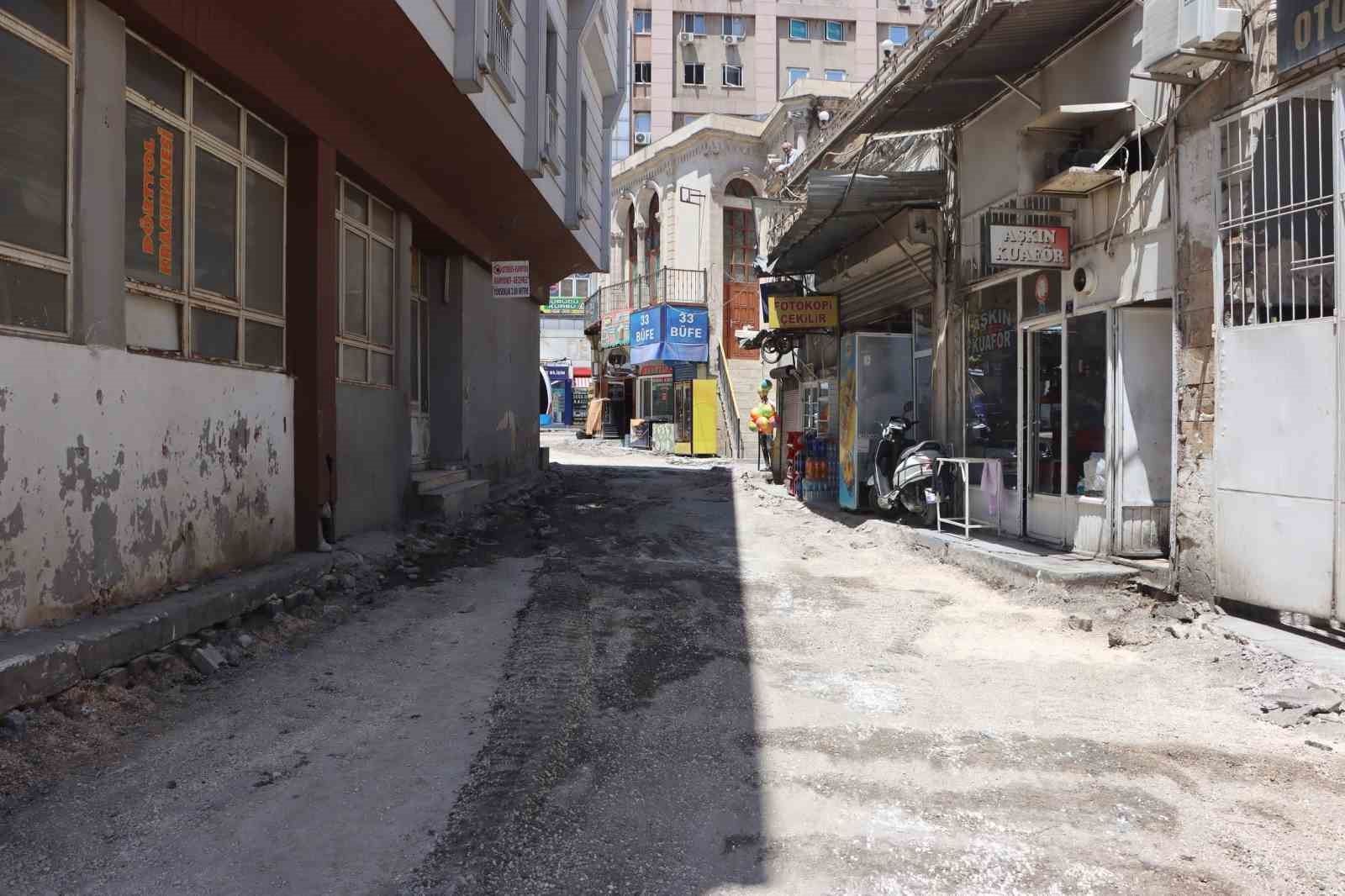 İki tarihi mekan arasındaki yol yenileniyor