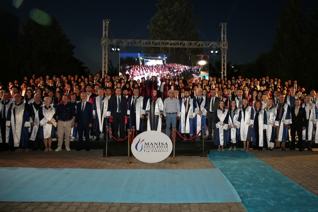 MCB&Uuml; Tıp Fak&uuml;lteli gen&ccedil; hekimler sağlık ordusuna katıldı
