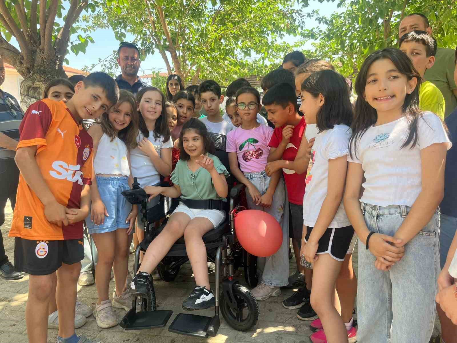 İncirliova&rsquo;da &ouml;ğrenciler har&ccedil;lıklarını umuda d&ouml;n&uuml;şt&uuml;rd&uuml;
