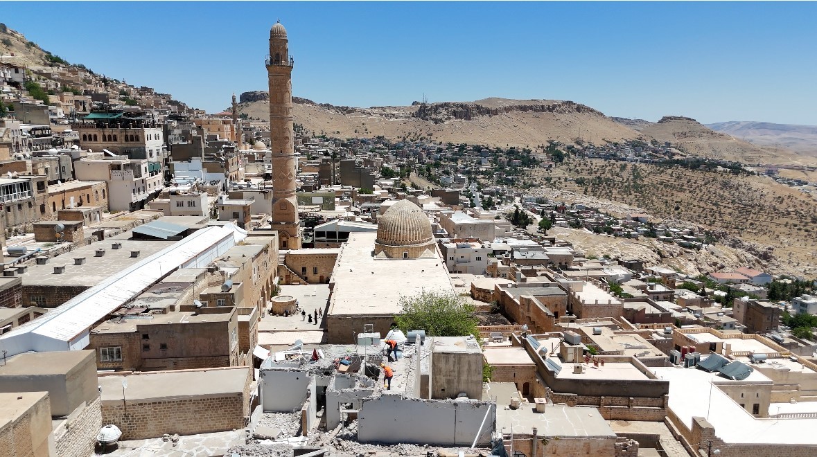 Mardin&rsquo;de tarihi silueti bozan yapıların yıkımına devam ediliyor
