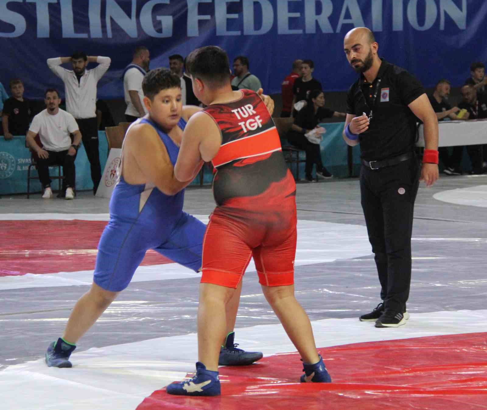 Minikler T&uuml;rkiye G&uuml;reş Şampiyonası&rsquo;nın a&ccedil;ılış seremonisi yapıldı
