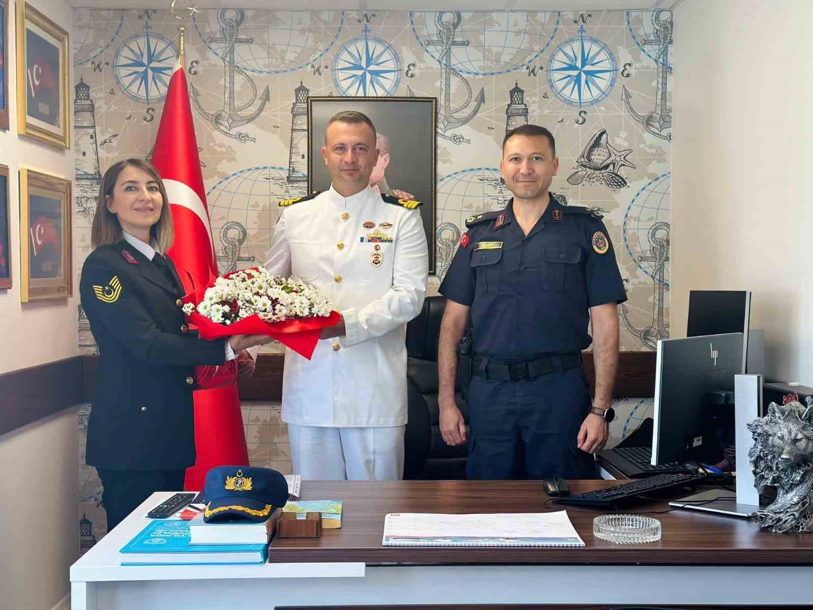 Aydın İl Jandarma Komutanlığı&rsquo;ndan &rsquo;&ccedil;i&ccedil;ekli&rsquo; kutlama
