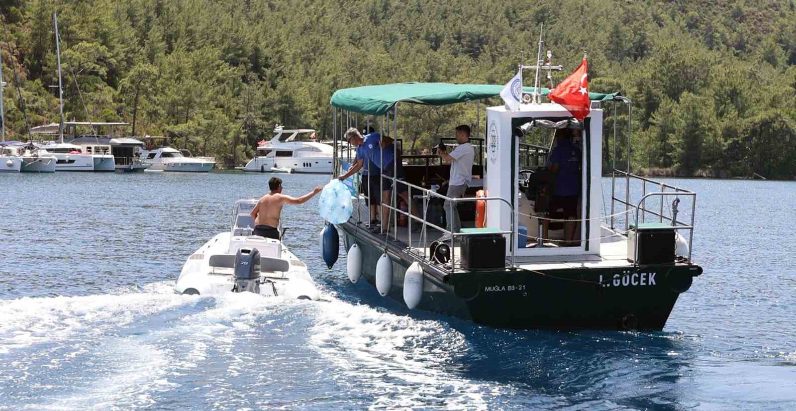 Muğla’nın eşsiz koylarında seyreden tekne ve yatların atıkları toplanıyor