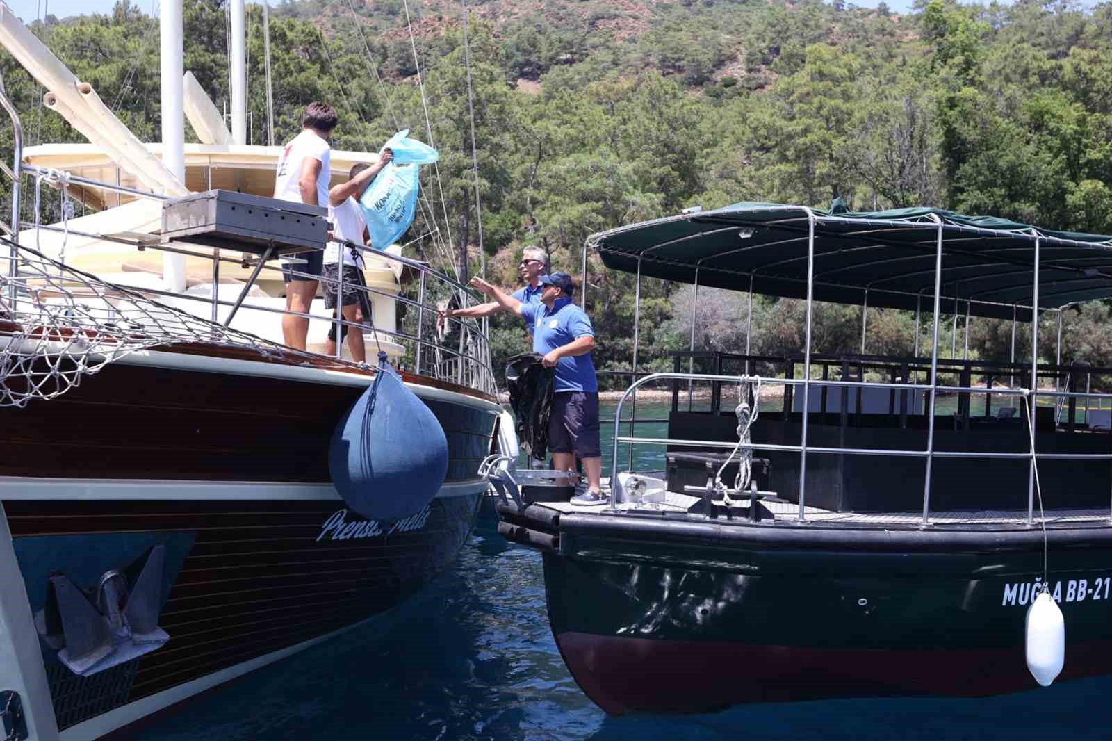 Muğla&rsquo;nın eşsiz koylarında seyreden tekne ve yatların atıkları toplanıyor

