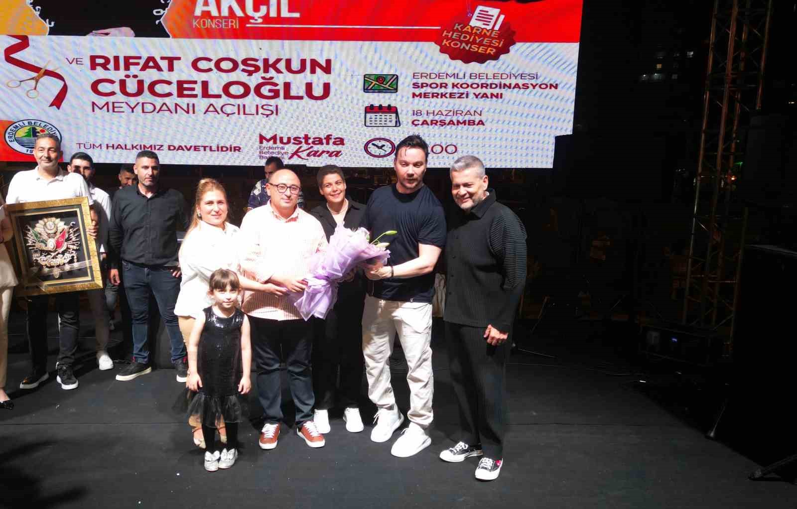 Mersin Erdemli’de gençlere unutulmaz karne hediyesi