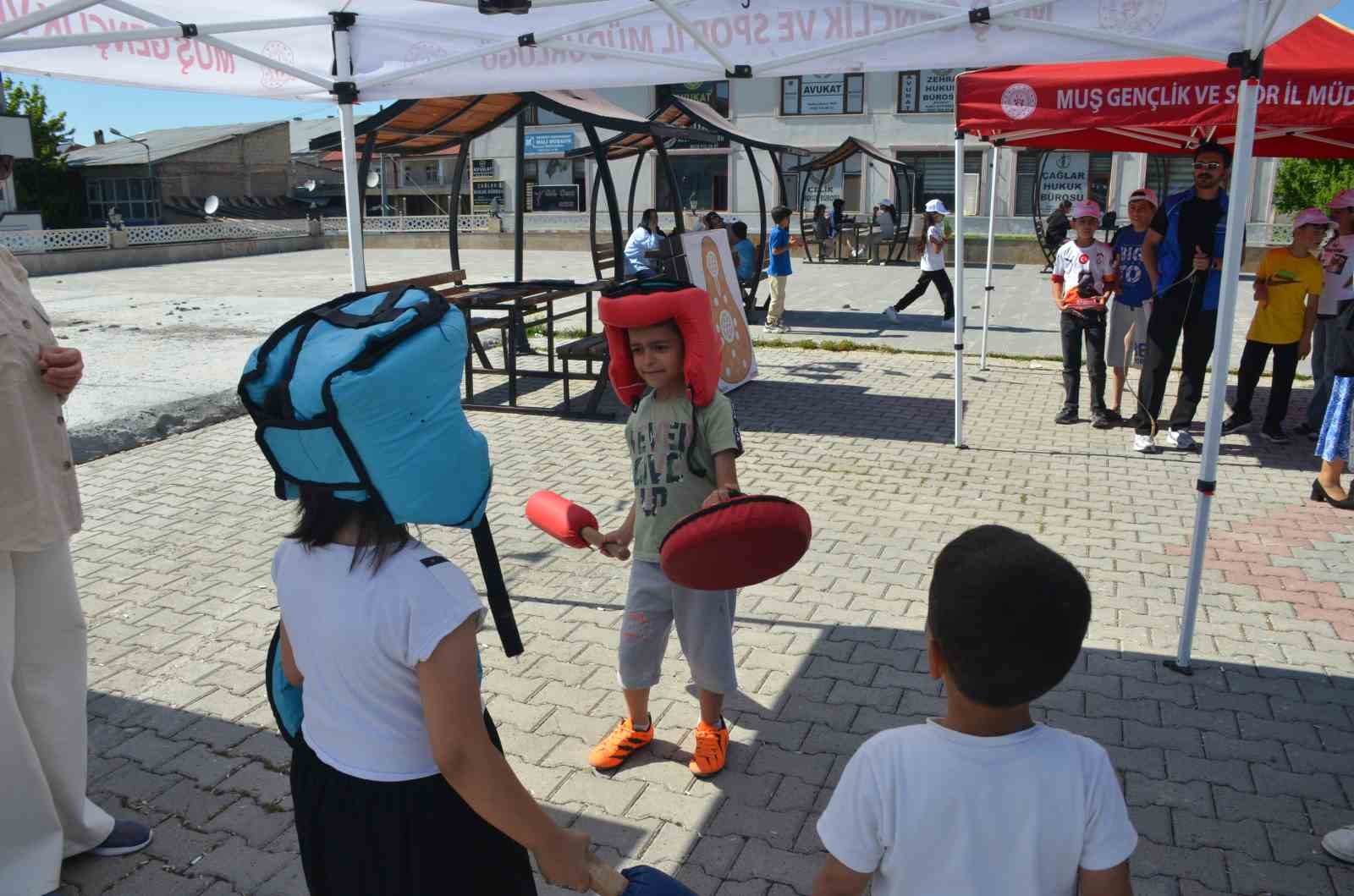 Bulanık&rsquo;ta &ccedil;ocuk şenliği d&uuml;zenlendi
