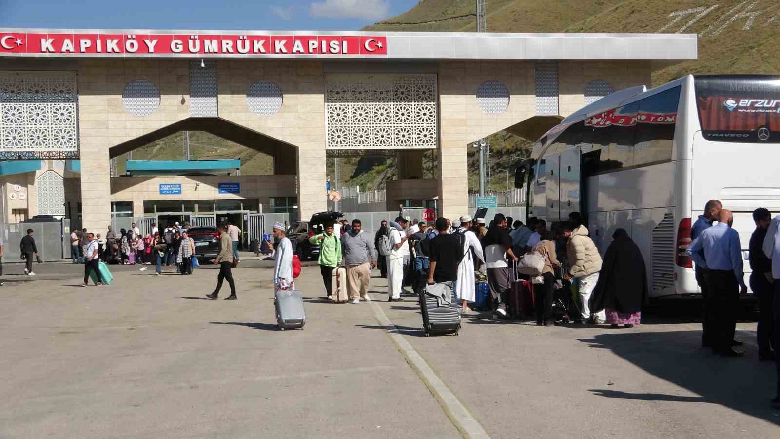 İran&rsquo;daki Ummanlılar Van &uuml;zerinden Trabzon&rsquo;a tahliye ediliyor
