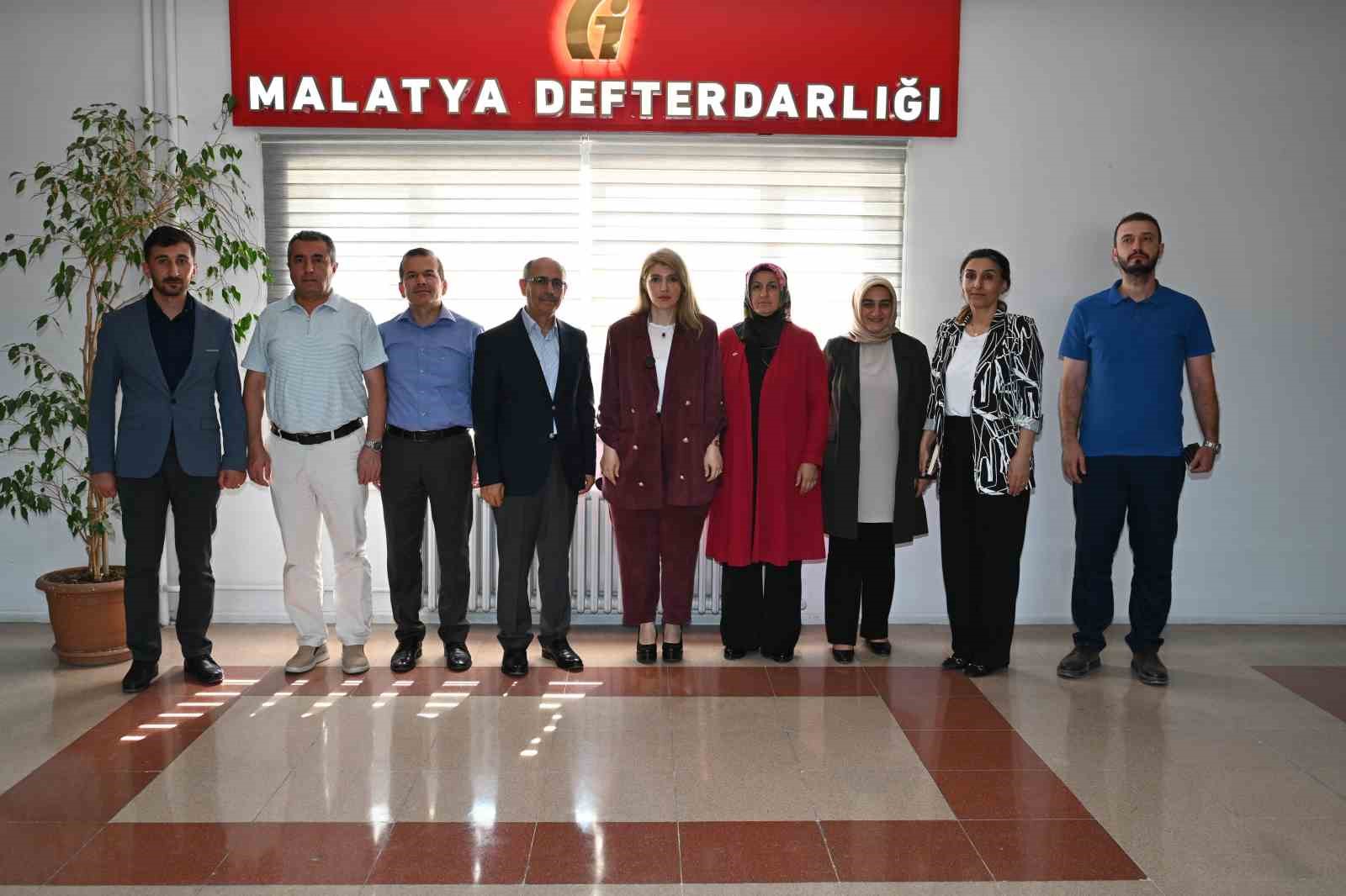 Milletvekili &Ouml;lmeztoprak&rsquo;tan Defterdarlık ziyareti
