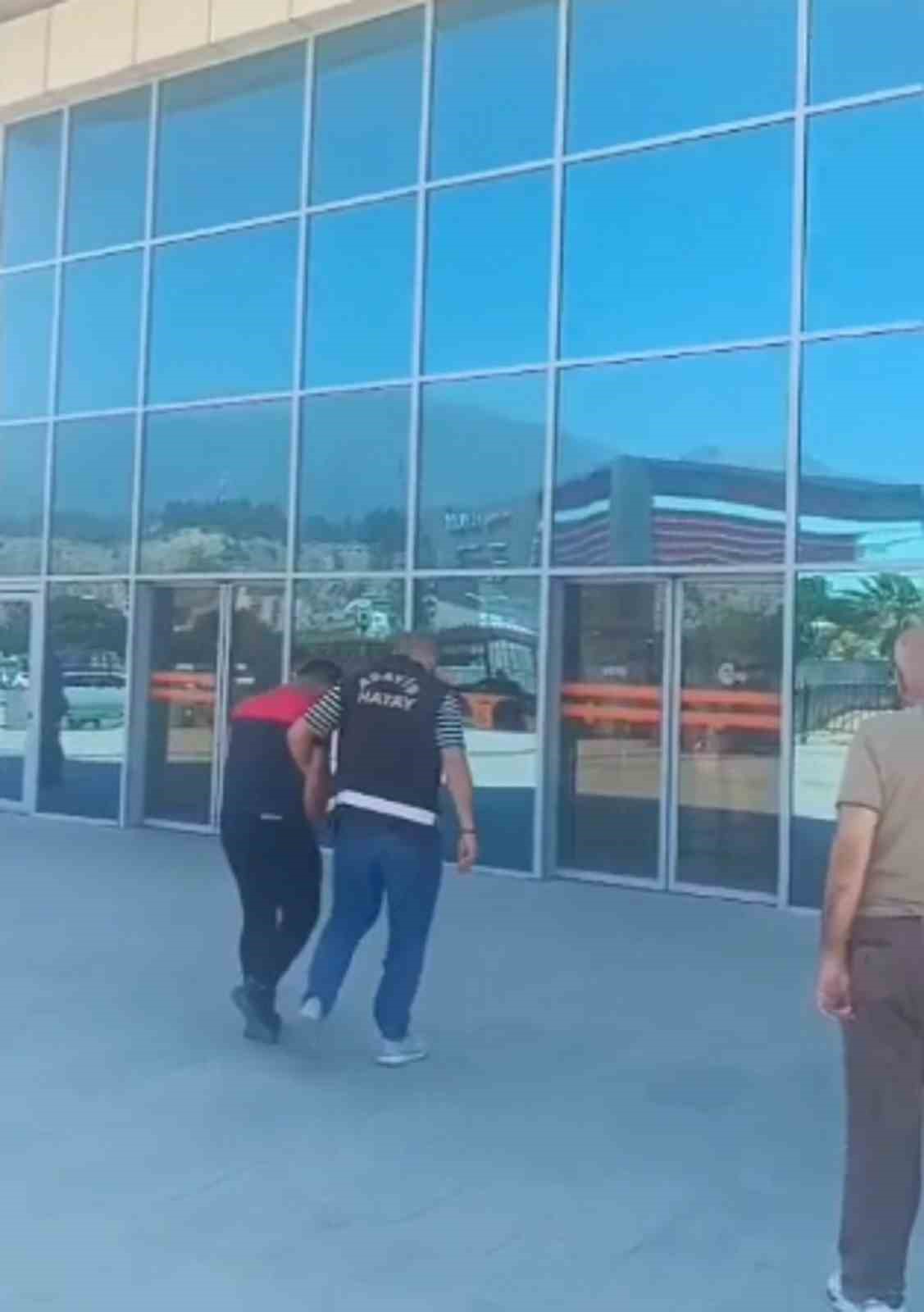Hatay&rsquo;da dolandırıcılık ve hırsızlık ş&uuml;phelisi 3 şahıs tutuklandı
