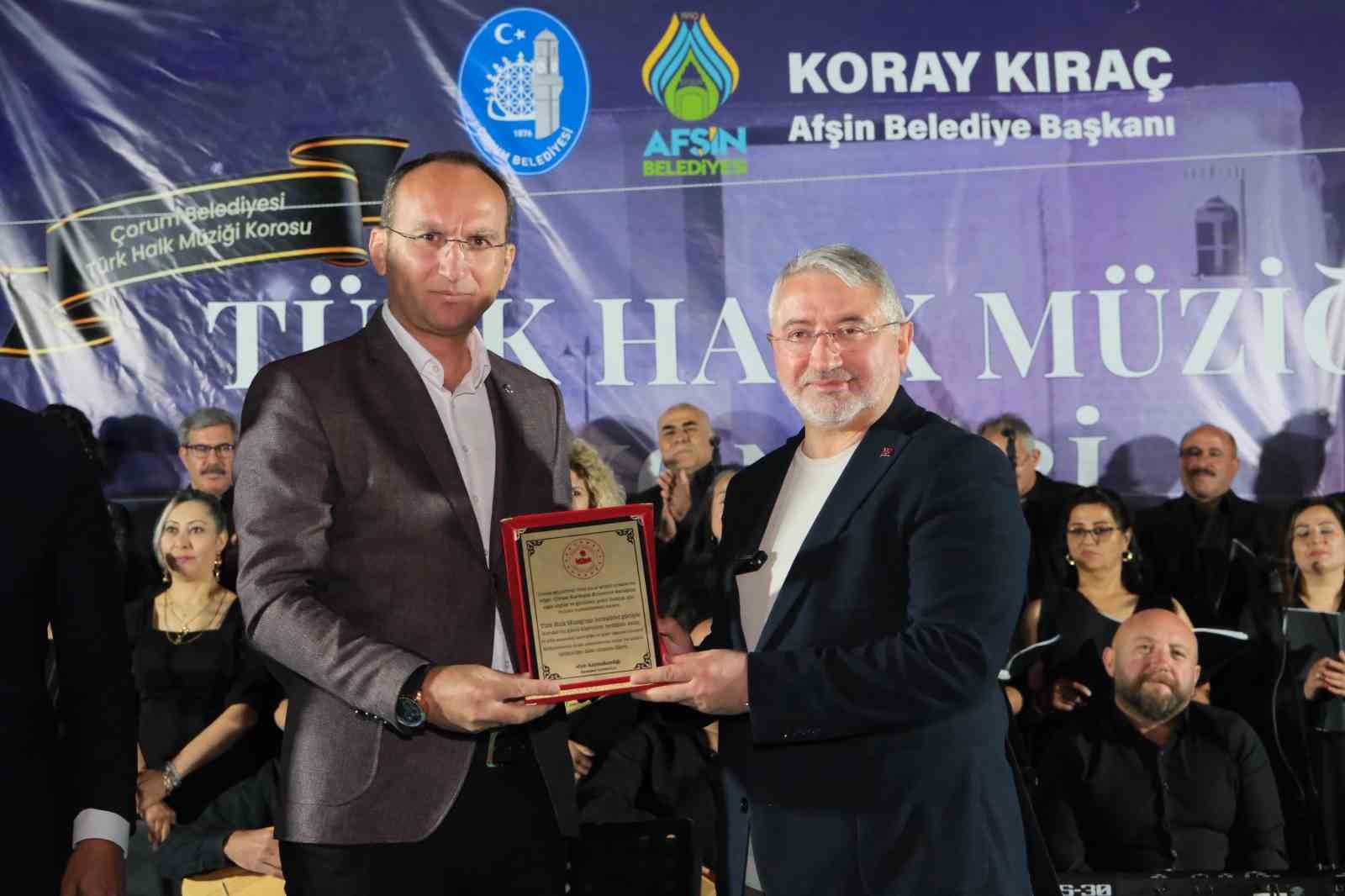 &Ccedil;orum&rsquo;dan Afşin&rsquo;e t&uuml;rk&uuml;lerle g&ouml;n&uuml;l k&ouml;pr&uuml;s&uuml;
