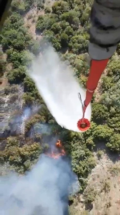 Balıkesir&rsquo;deki orman yangınlarına havadan ve karadan m&uuml;dahale s&uuml;r&uuml;yor
