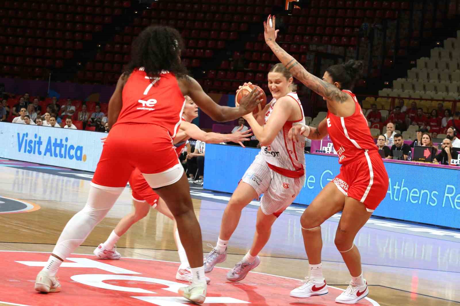 A Milli Kadın Basketbol Takımı, Avrupa Şampiyonası’ndaki ilk galibiyetini aldı