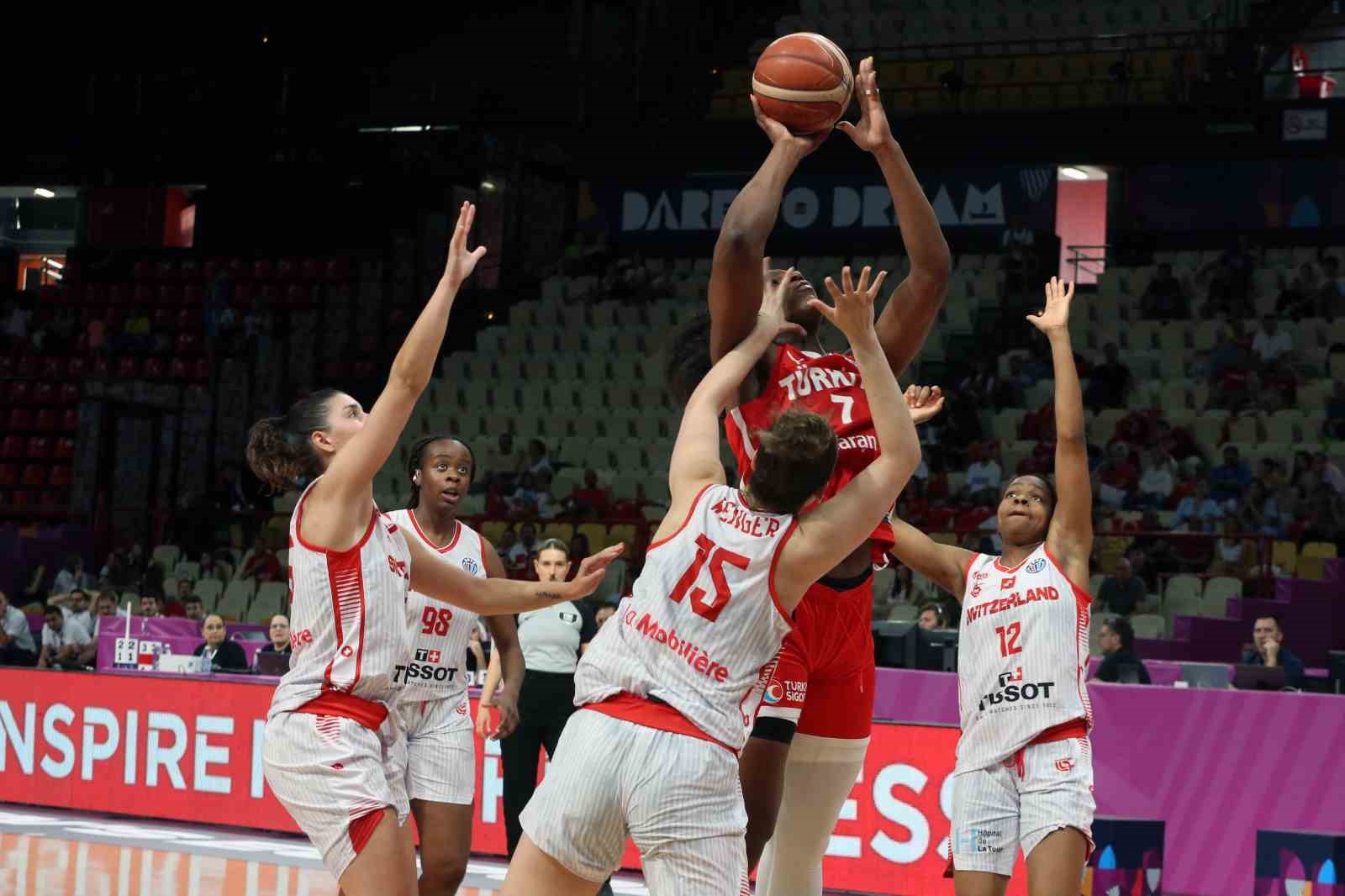 A Milli Kadın Basketbol Takımı, Avrupa Şampiyonası’ndaki ilk galibiyetini aldı