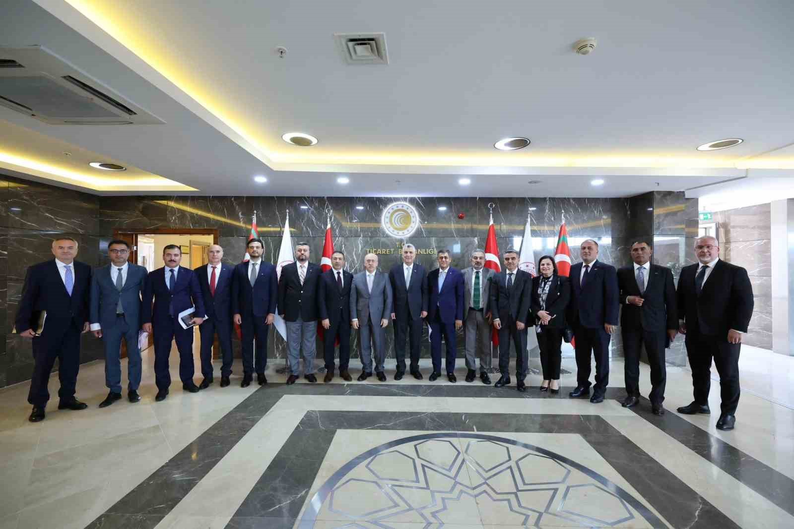 Ticaret Bakanı Bolat, Uluslararası Nakliyeciler Derneği üyeleriyle bir araya geldi