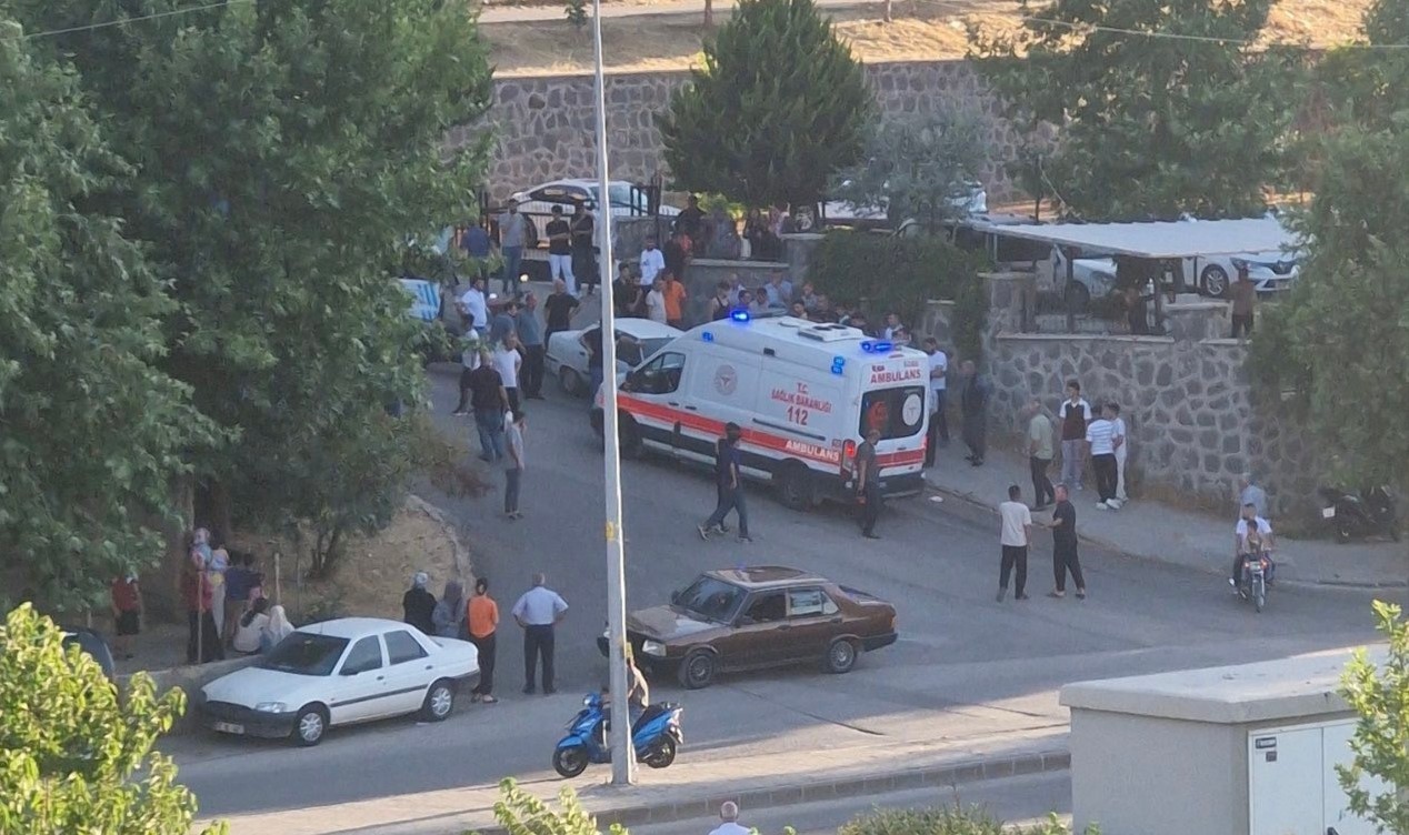 Gaziantep’te sokak ortasında 2 kardeşe silahlı saldırı