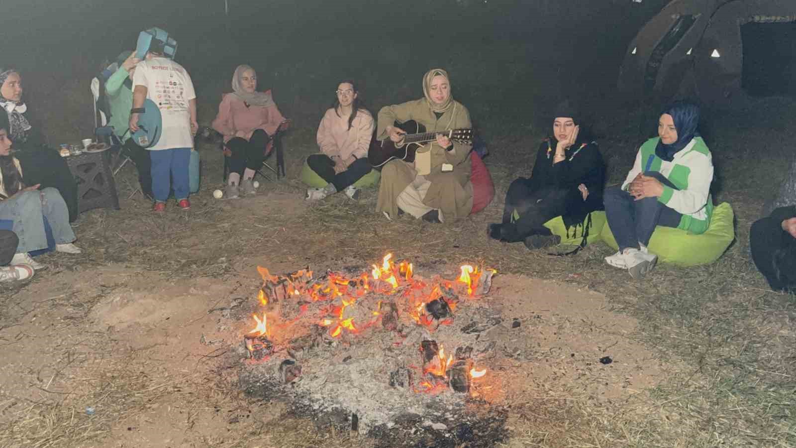 TOGÜ öğrencileri doğada teknolojiye ara verdi
