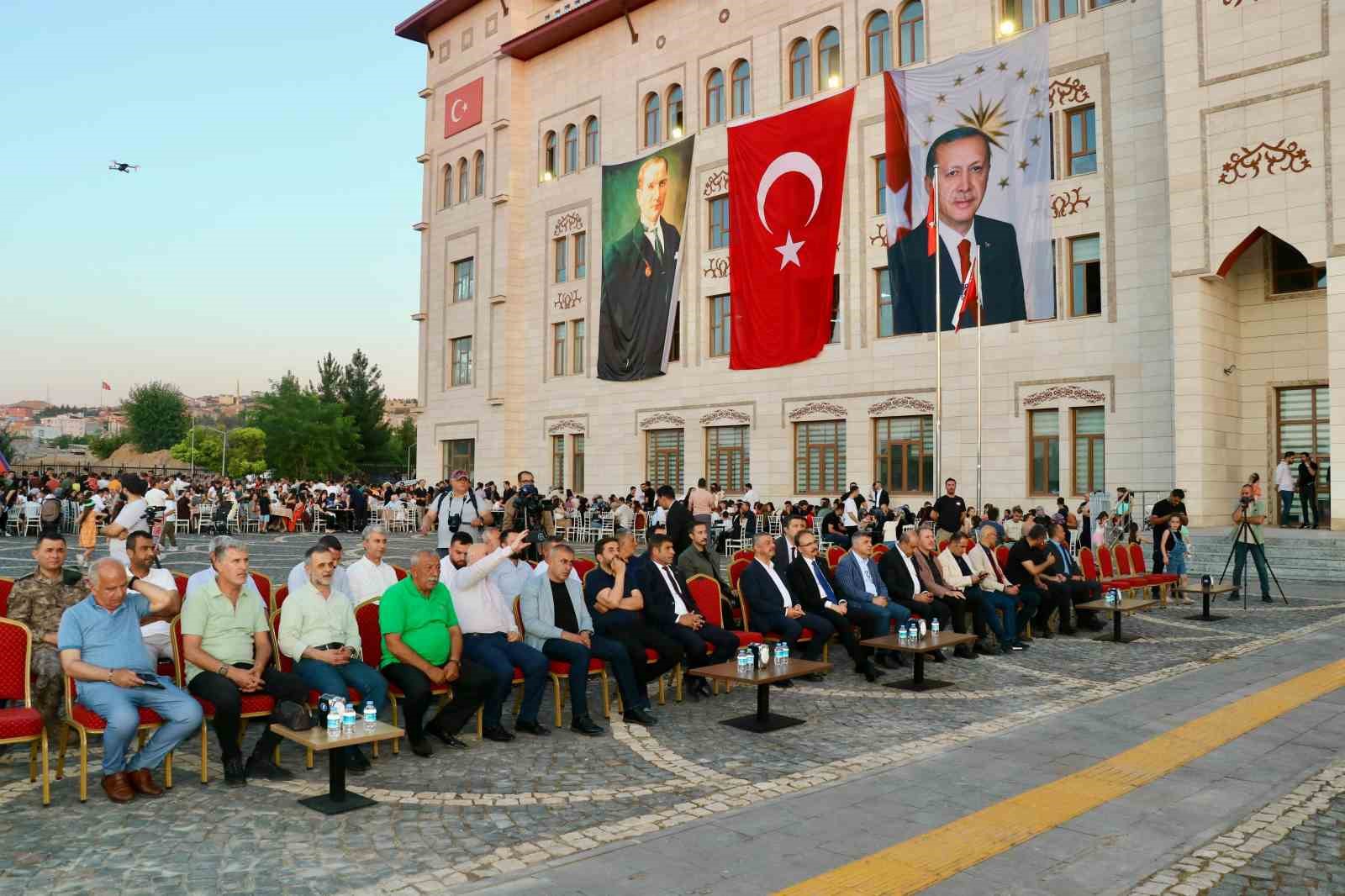 Siirt’te tayini çıkan polisler için veda programı düzenlendi