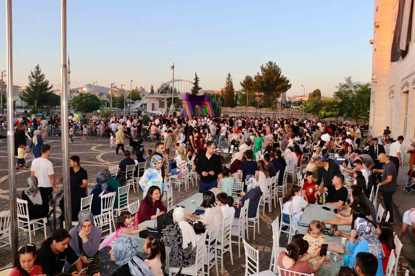 Siirt&rsquo;te tayini &ccedil;ıkan polisler i&ccedil;in veda programı d&uuml;zenlendi
