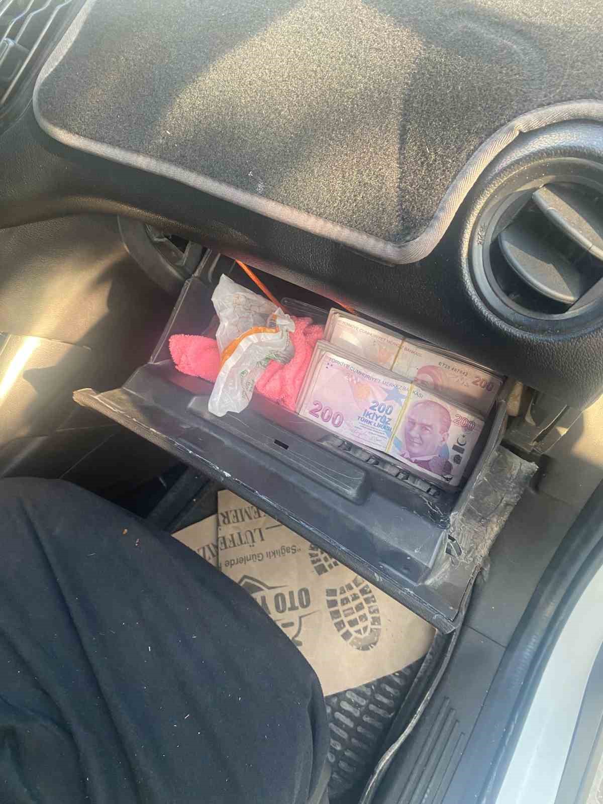 8 göçmeni kaçırmak için aldığı 85 bin TL parayla birlikte yakalandı