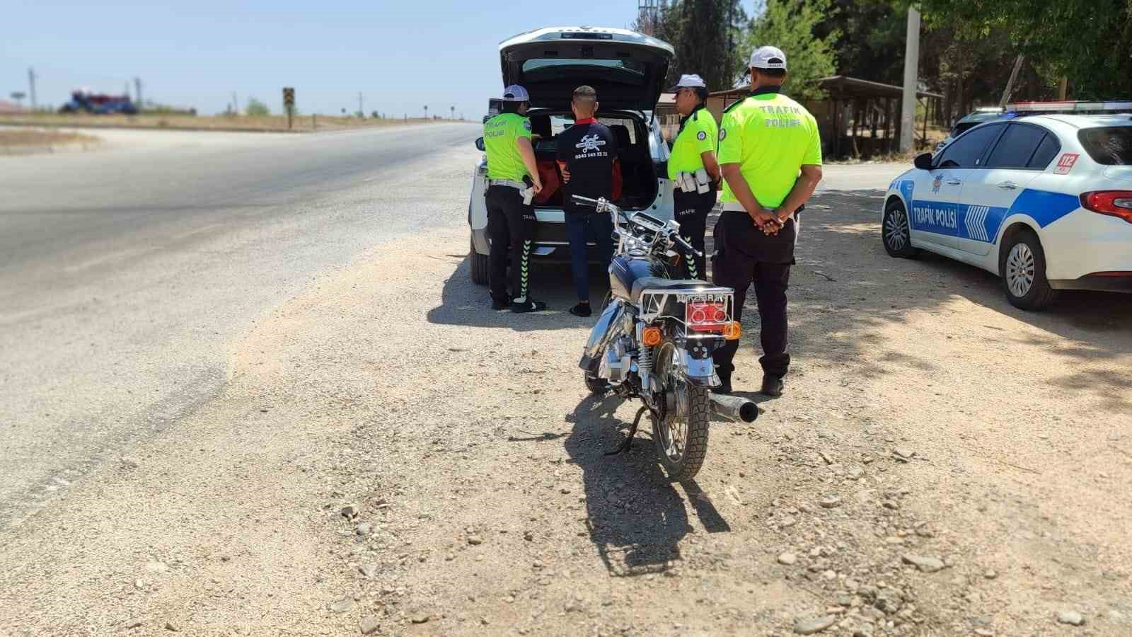 Ölüme meydan okuduğu anlarla sosyal medyada şov yapan sürücü yakayı ele verdi