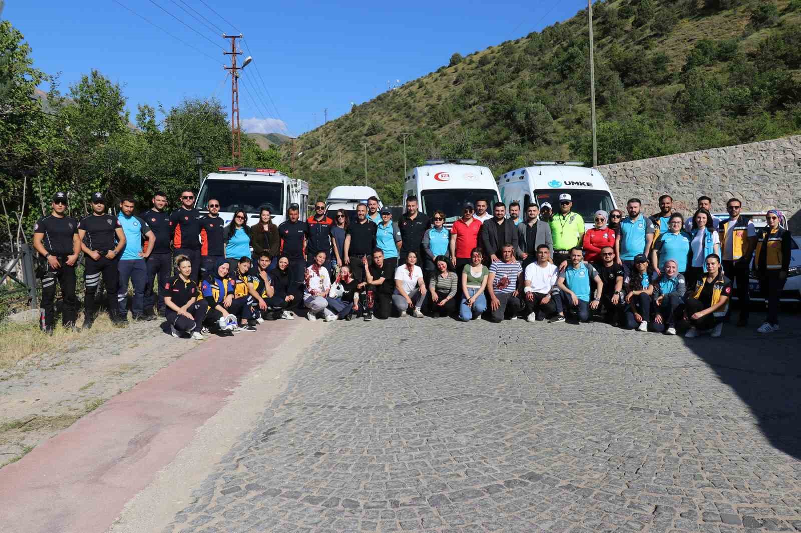 Gümüşhane UMKE’den gerçeği aratmayan tatbikat

