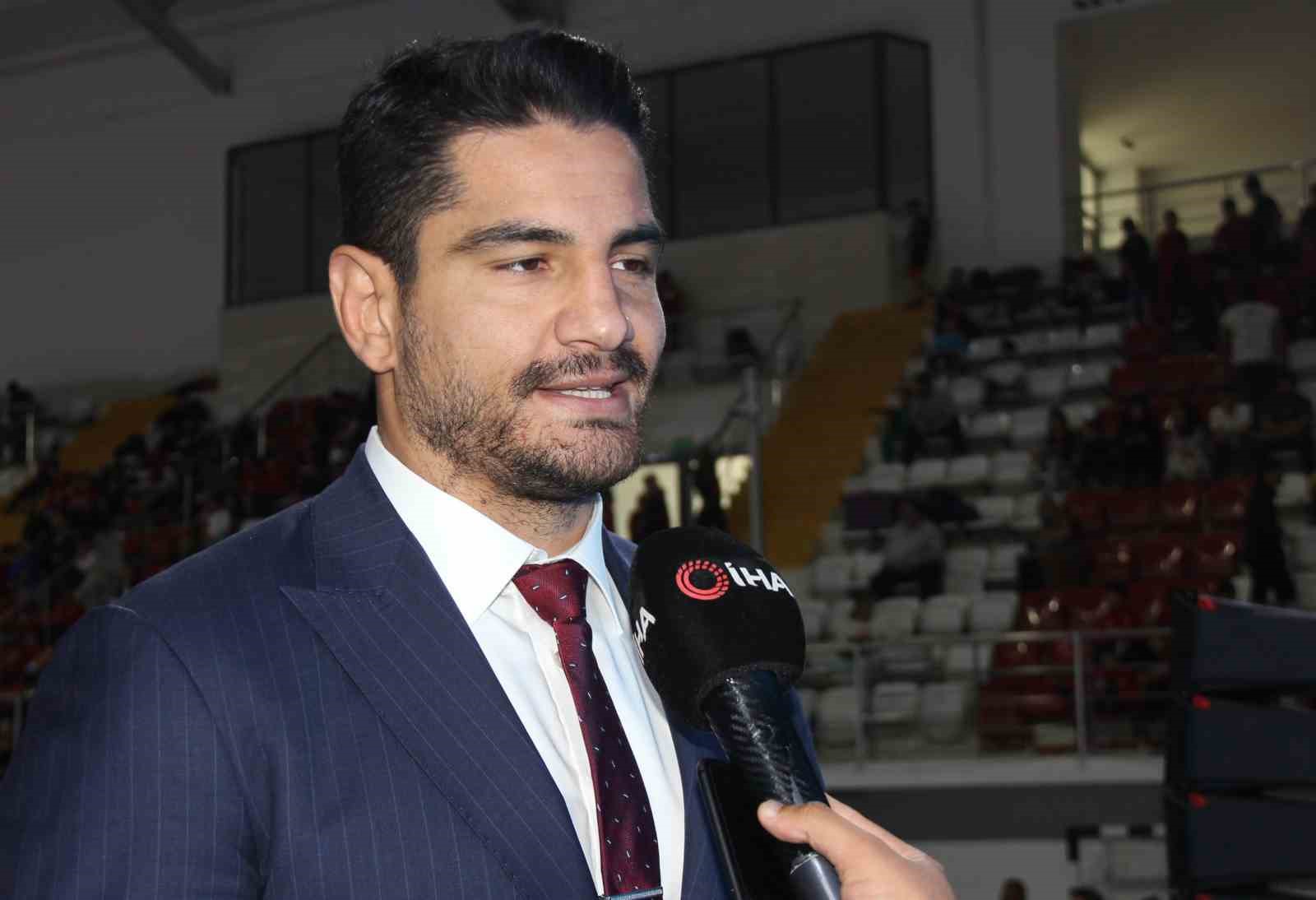 Taha Akg&uuml;l: "G&uuml;n&uuml; değil, geleceği kurtarıyoruz"
