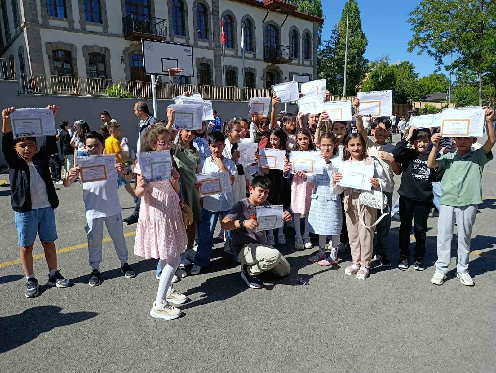 Erzurum&rsquo;da 160 bin 984 &ouml;ğrenci i&ccedil;in tatil zili &ccedil;aldı
