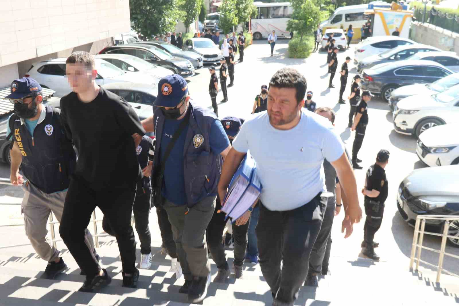 Banka hacmi 235 milyon liraya ulaşan dolandırıcılık şebekesine operasyon: 9 g&ouml;zaltı
