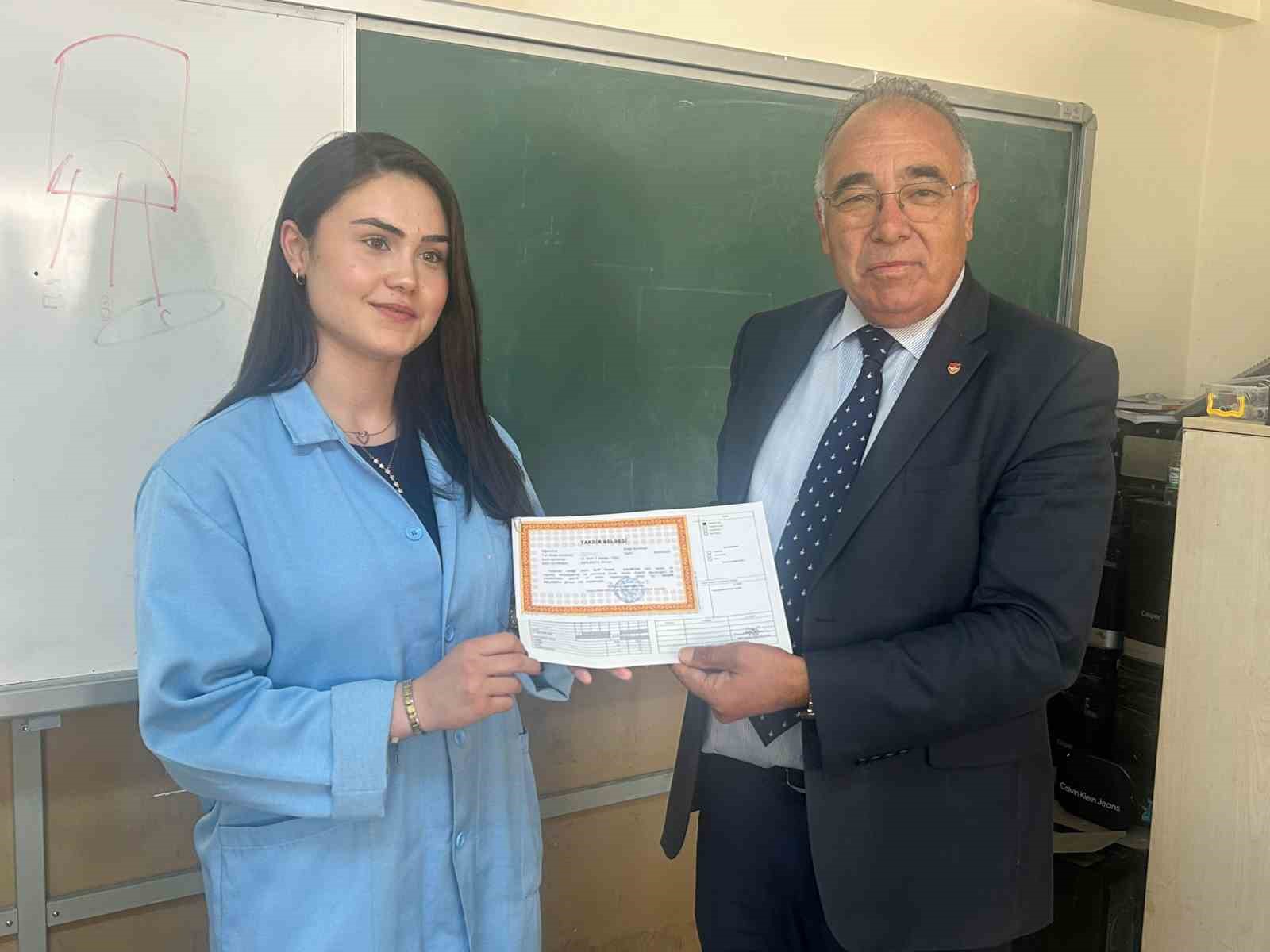 Anadolu lisesini bırakıp meslek lisesini tercih etti, okul 1’incisi oldu