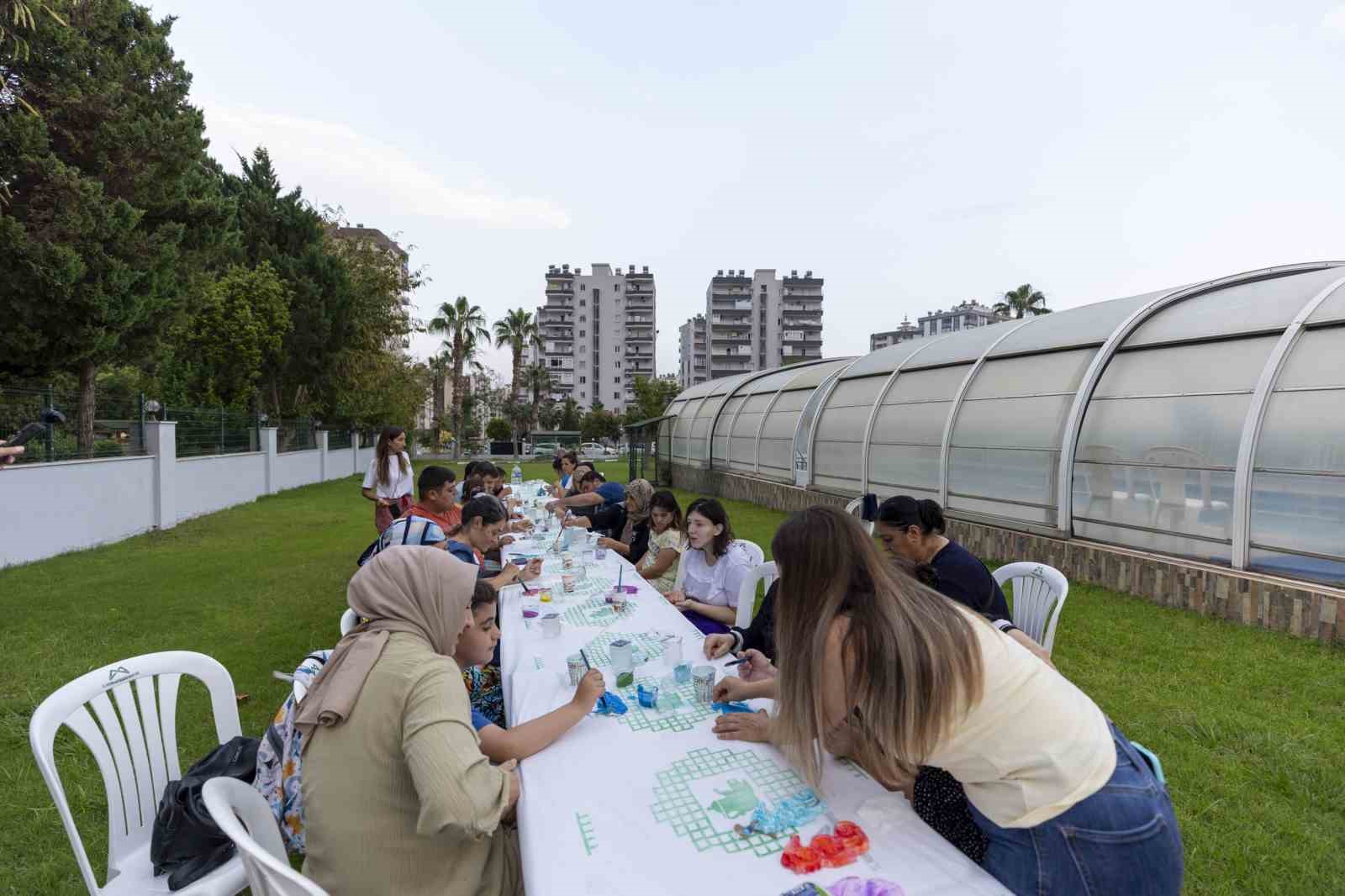Mersin’de özel çocuklar ve anneleri seramik kursunda buluşuyor
