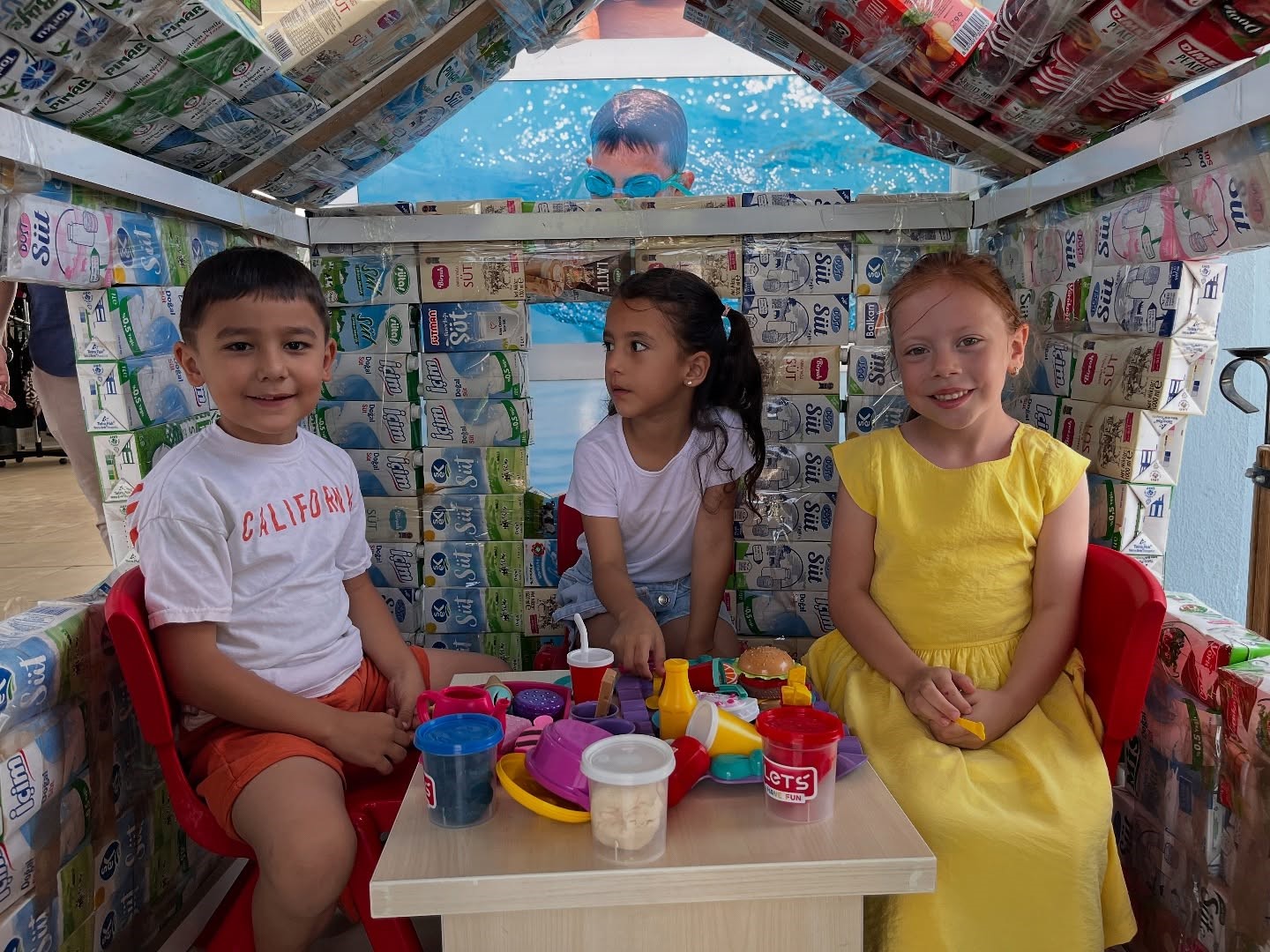 Atık malzemeler, öğrencilerin elinde sanata dönüştü

