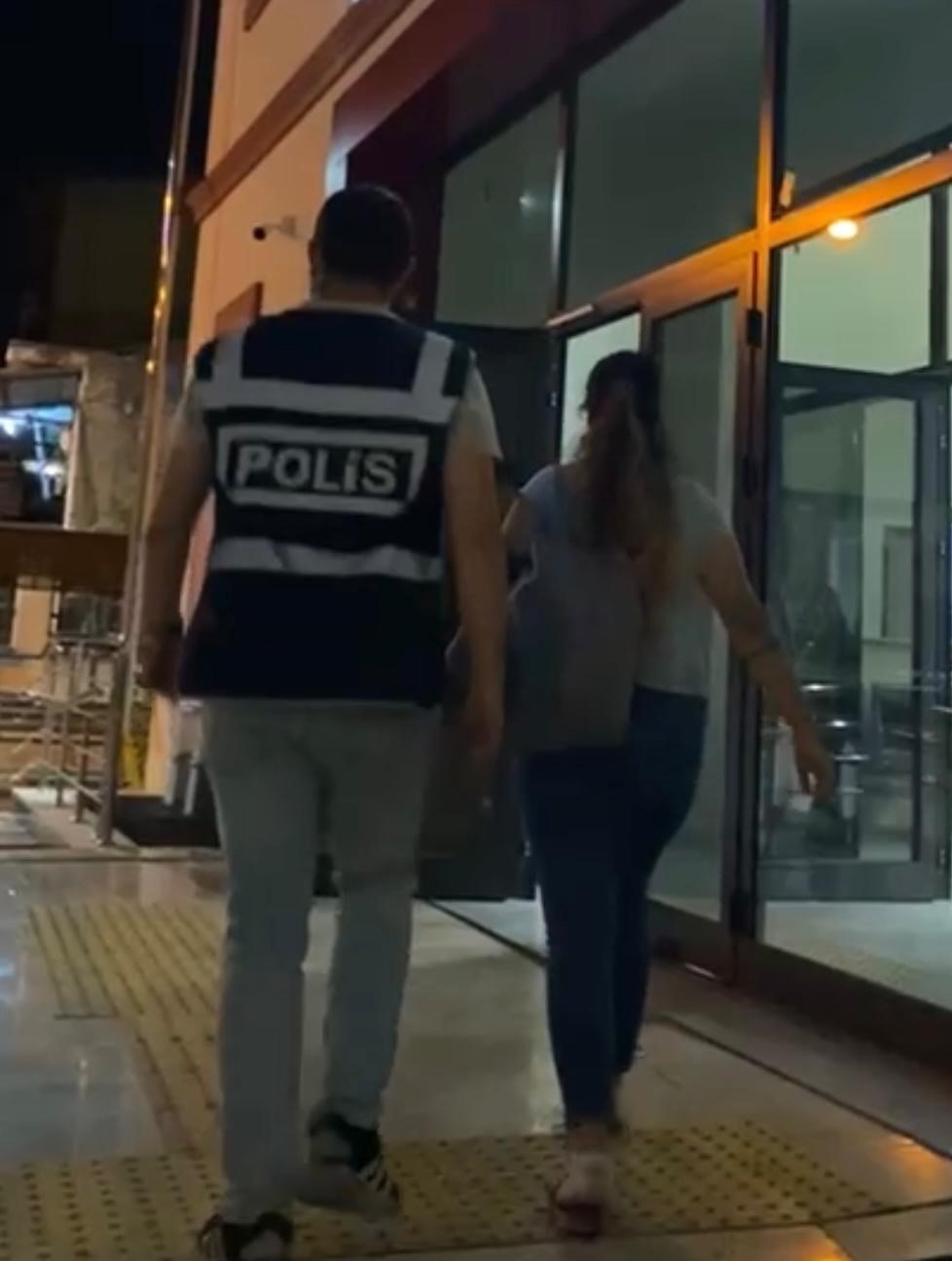 Aranan 2 hükümlü İzmir’de yakalandı