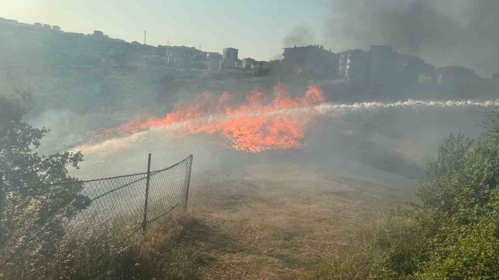 Bilecik’te otluk alanda çıkan yangın söndürüldü