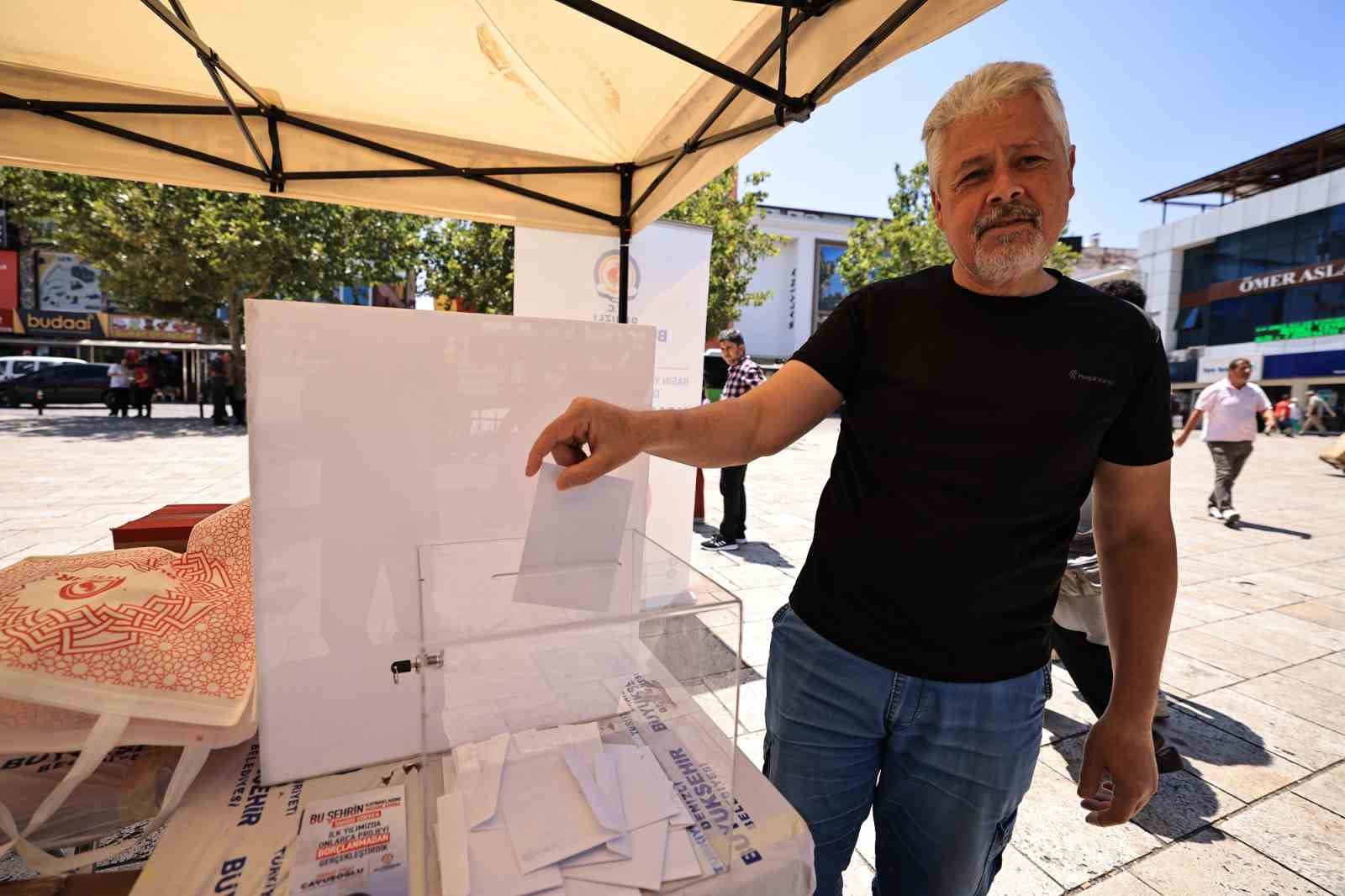 69 yıllık tarihi binayı yıkan Denizli Büyükşehir, Bayramyeri için halka gitti
