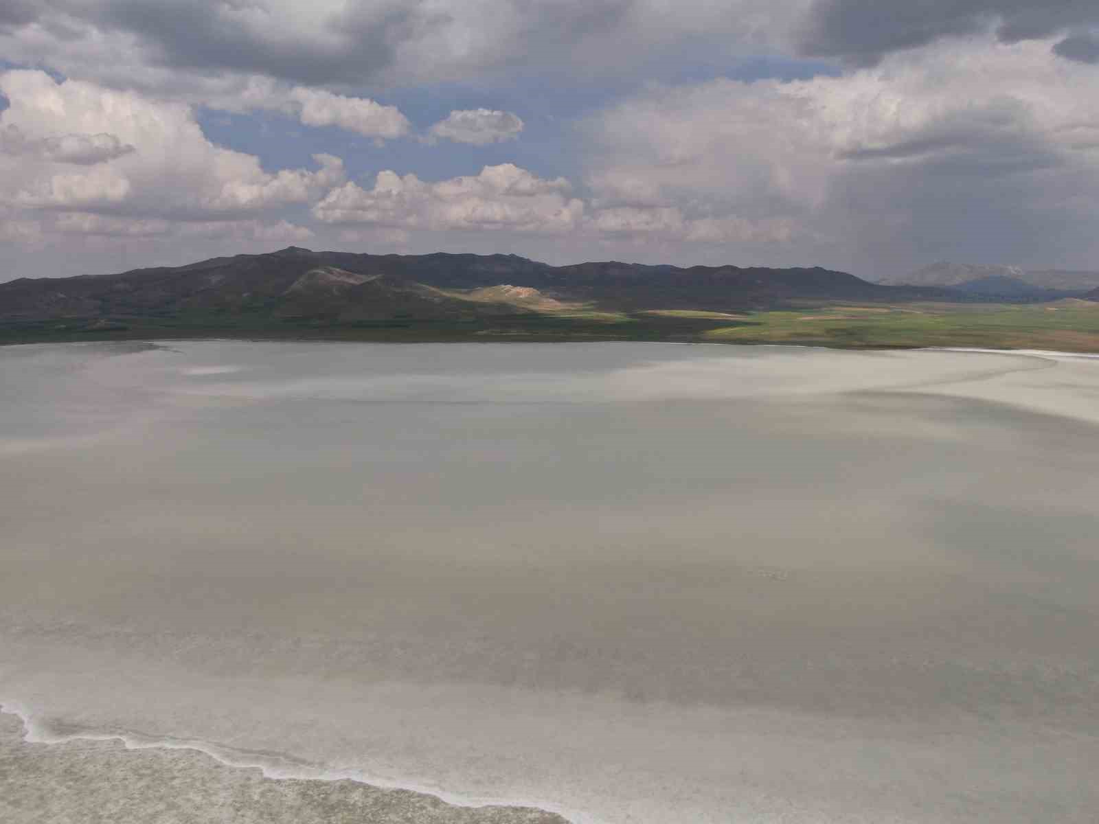 407 hektar alana sahip olan Akgöl, bu yıl erken kurudu