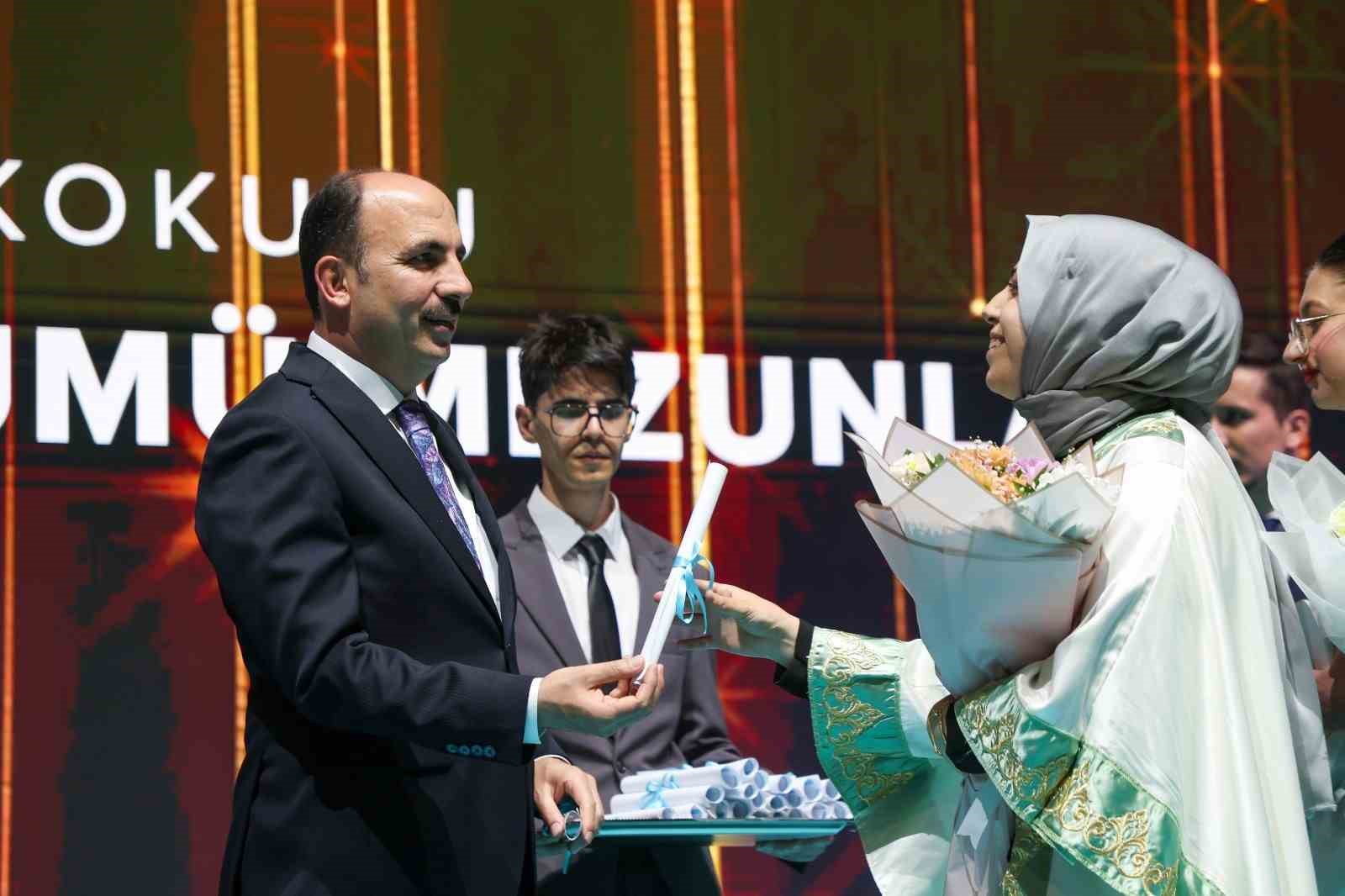 KTO Karatay &Uuml;niversitesi&rsquo;nde mezuniyet coşkusu
