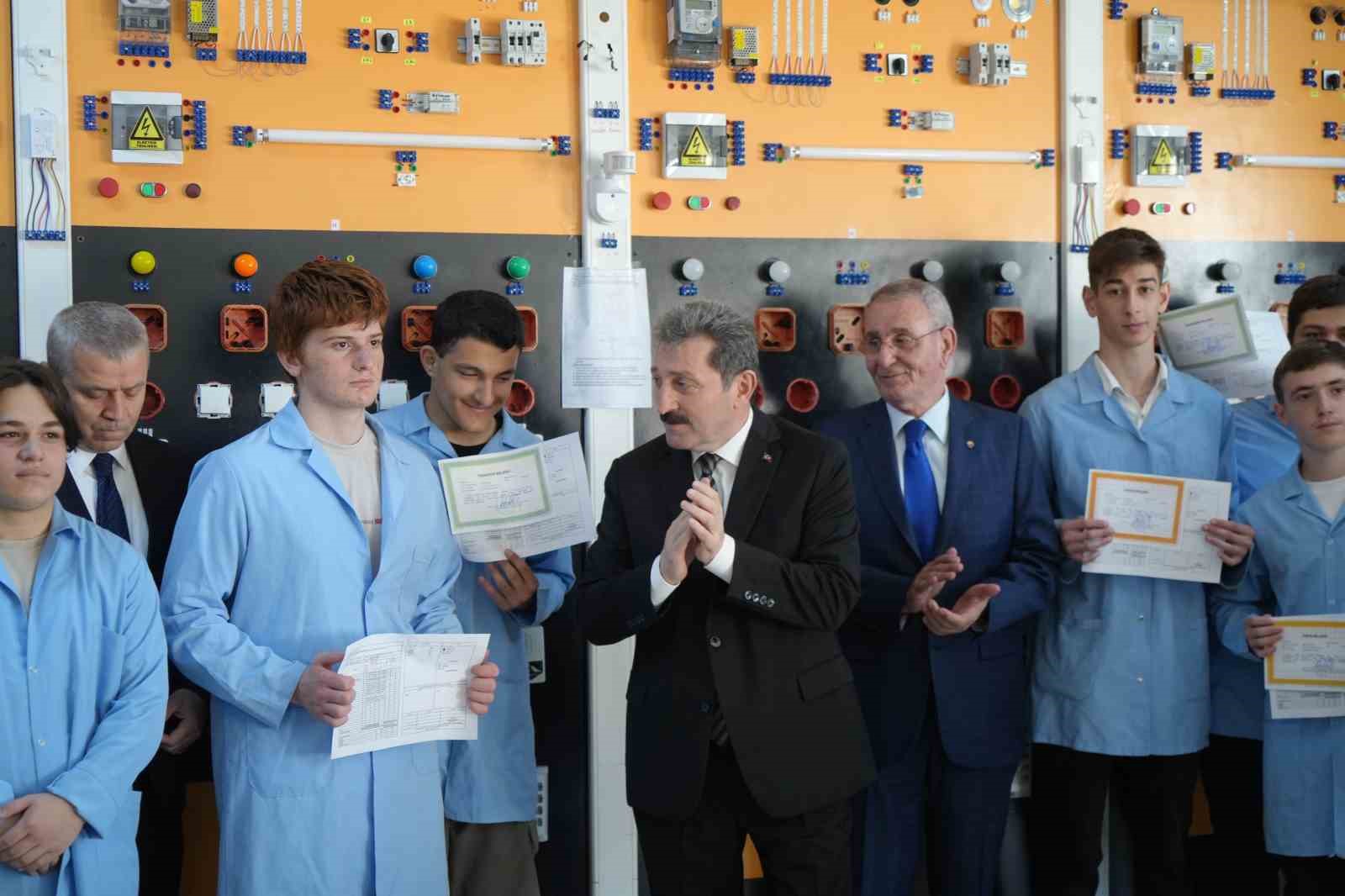 Samsun&rsquo;da 262 bin &ouml;ğrencinin karne heyecanı
