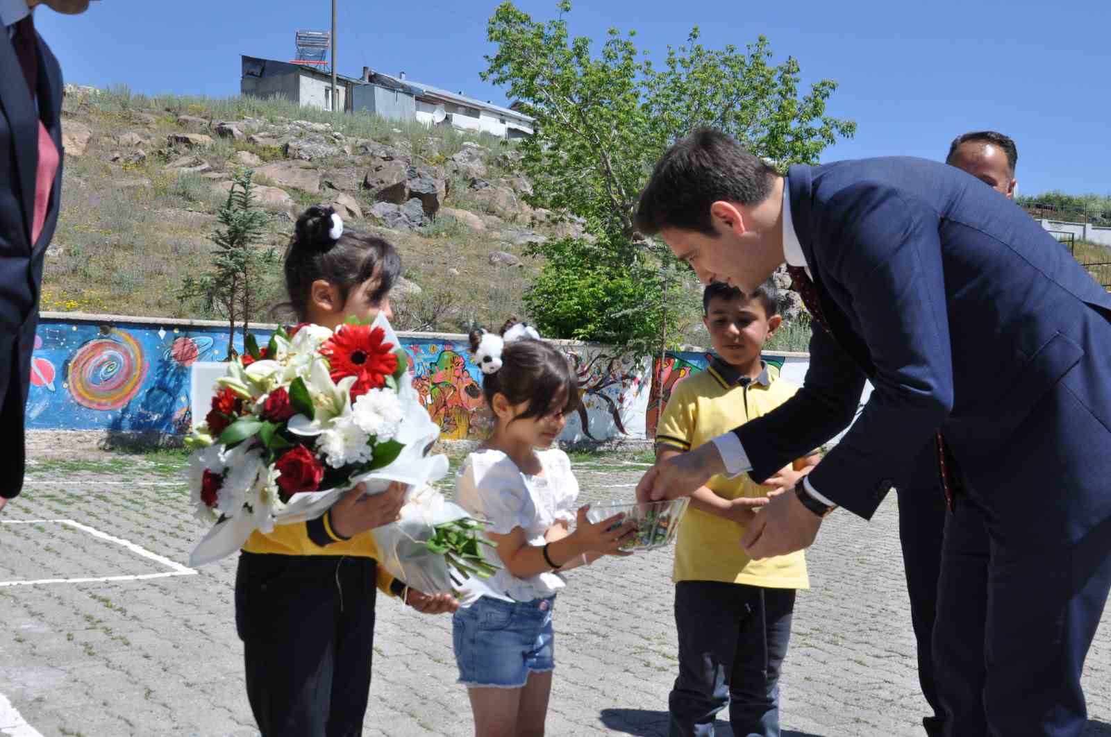 Kars’ta 55 bin öğrenci karne aldı