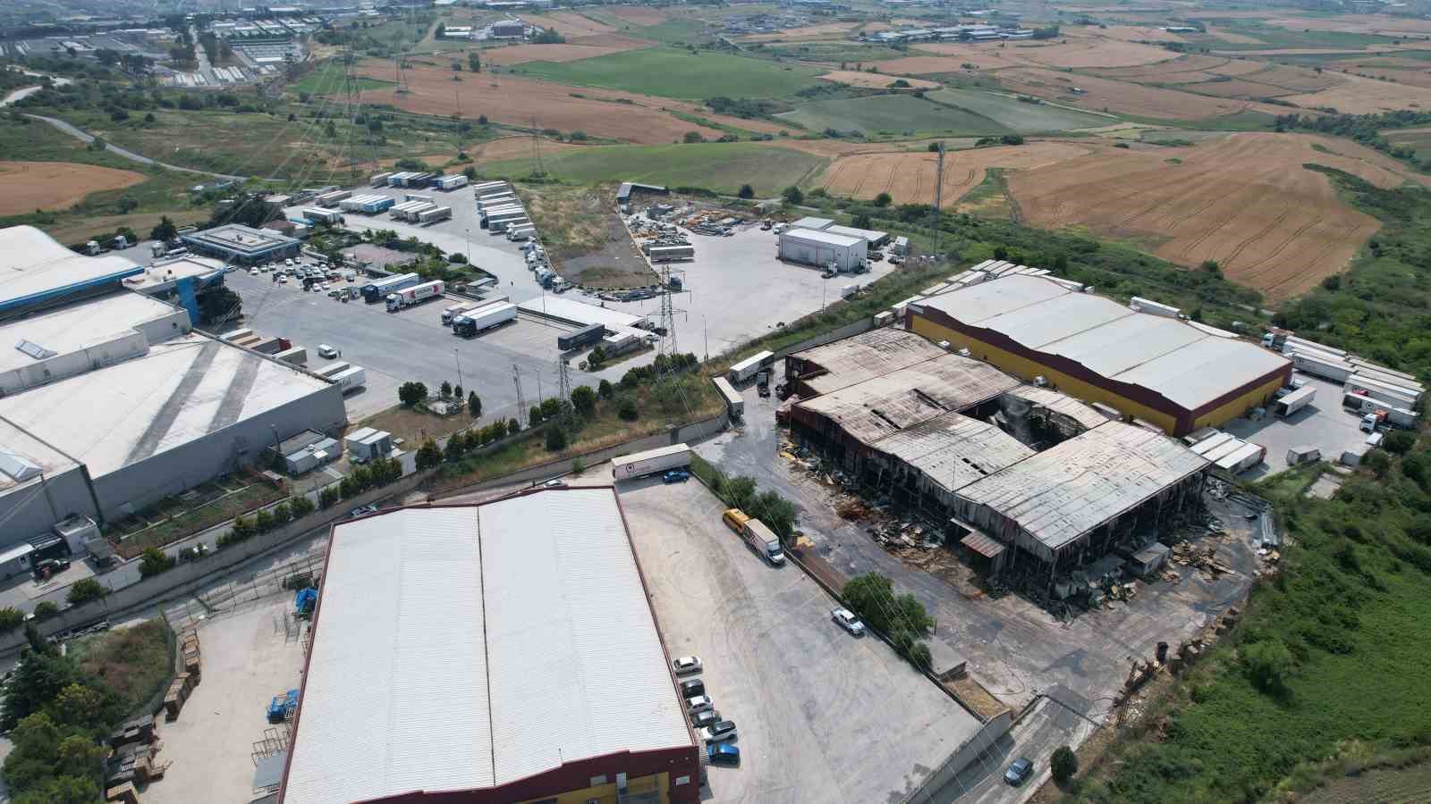 Hadımköy’deki yangının ardından hasarın boyutu gün ağarınca ortaya çıktı