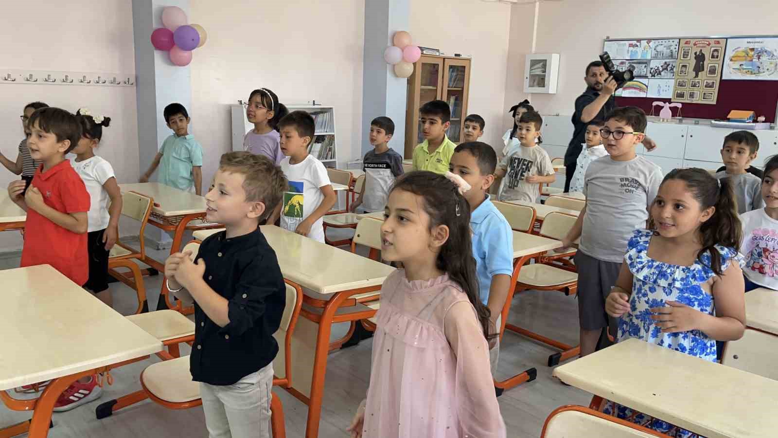 Osmaniye&rsquo;de 132 bin &ouml;ğrenci karne heyecanı yaşadı
