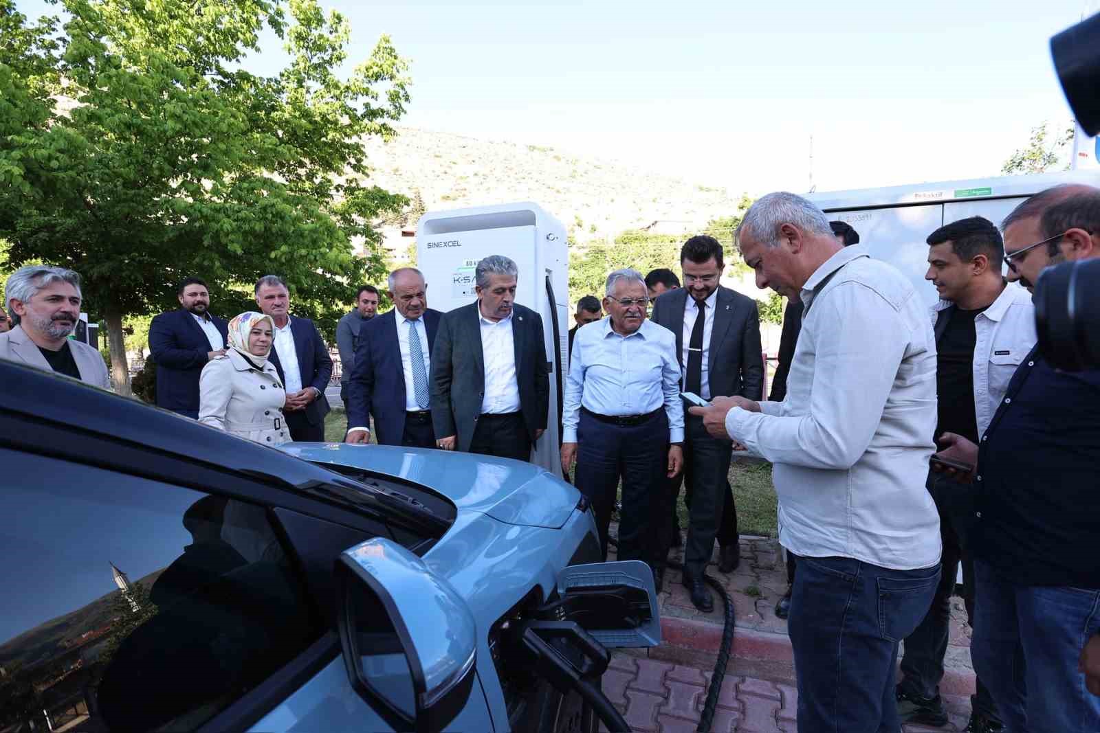 Başkan Büyükkılıç’tan Yahyalı’ya temiz enerji yatırımı: K-Şarj elektrikli araç şarj istasyonu açıldı